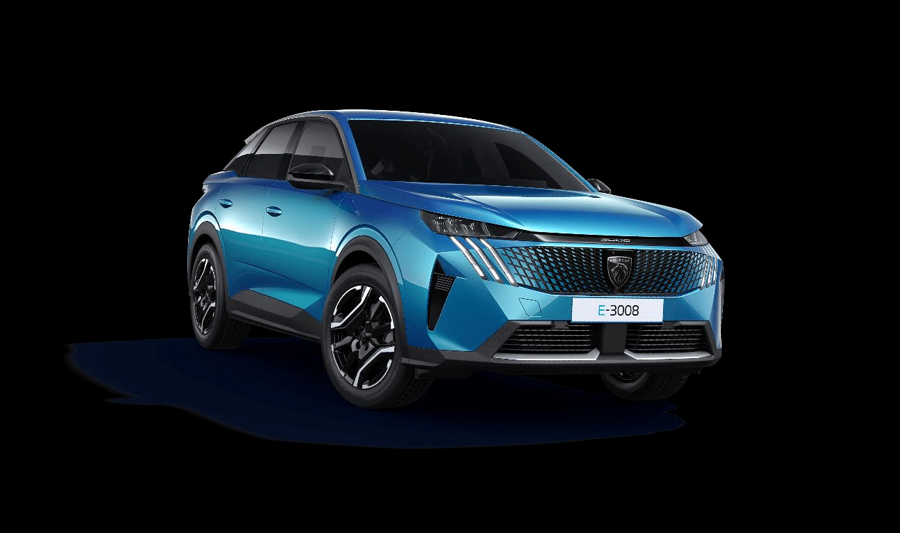 Auf diesem Bild ist ein blauer Peugeot E-3008 in der Frontansicht vor einem dunklen Hintergrund zu sehen.