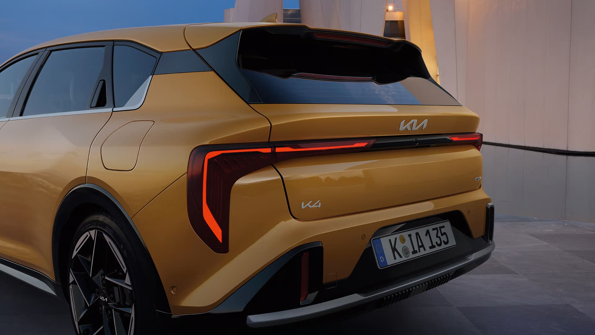 Die Heckansicht des Kia K4 als Detailshot