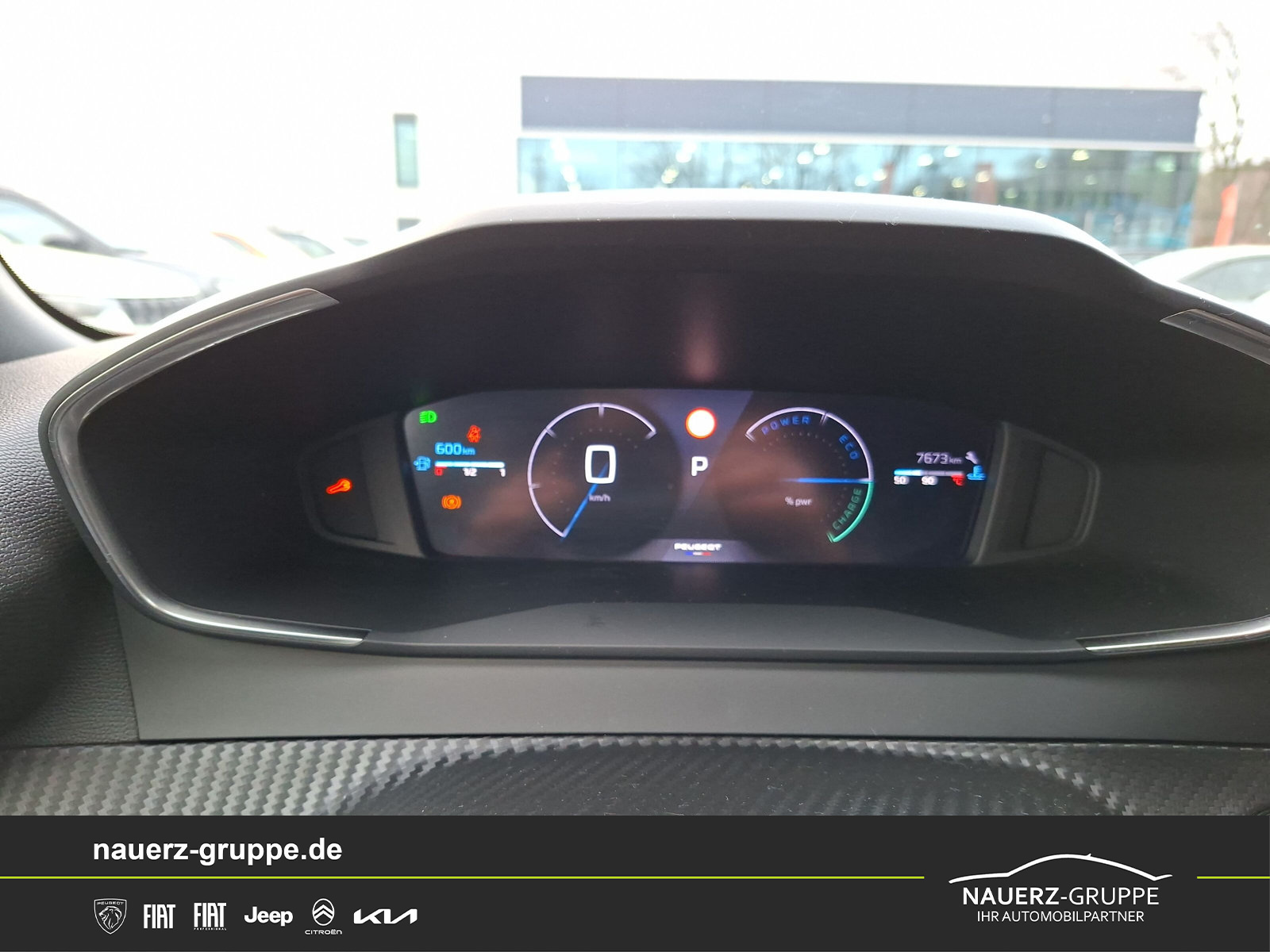 Fahrzeugabbildung Peugeot 2008 Hybrid 136 Allure