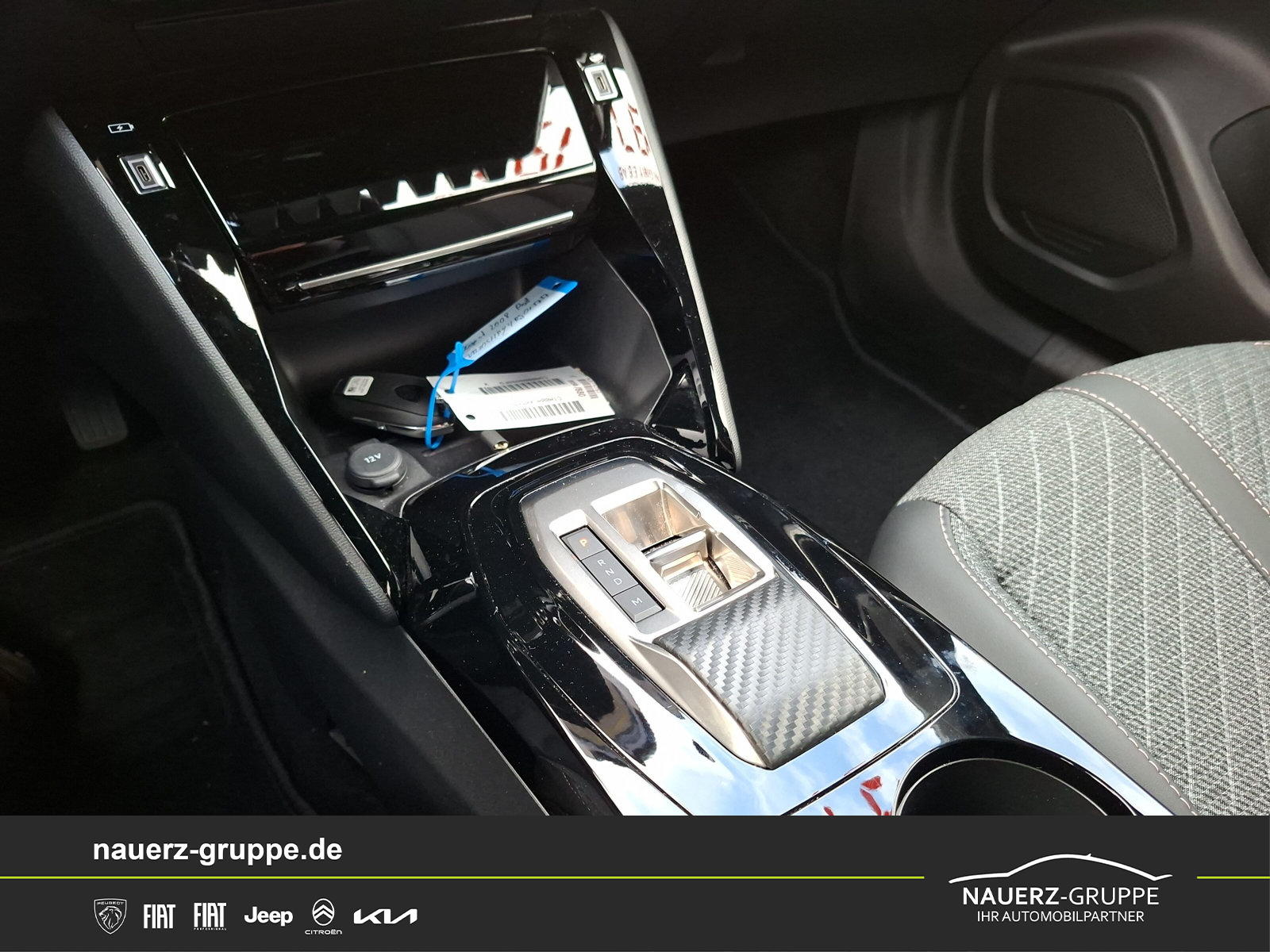 Fahrzeugabbildung Peugeot 2008 Hybrid 136 Allure