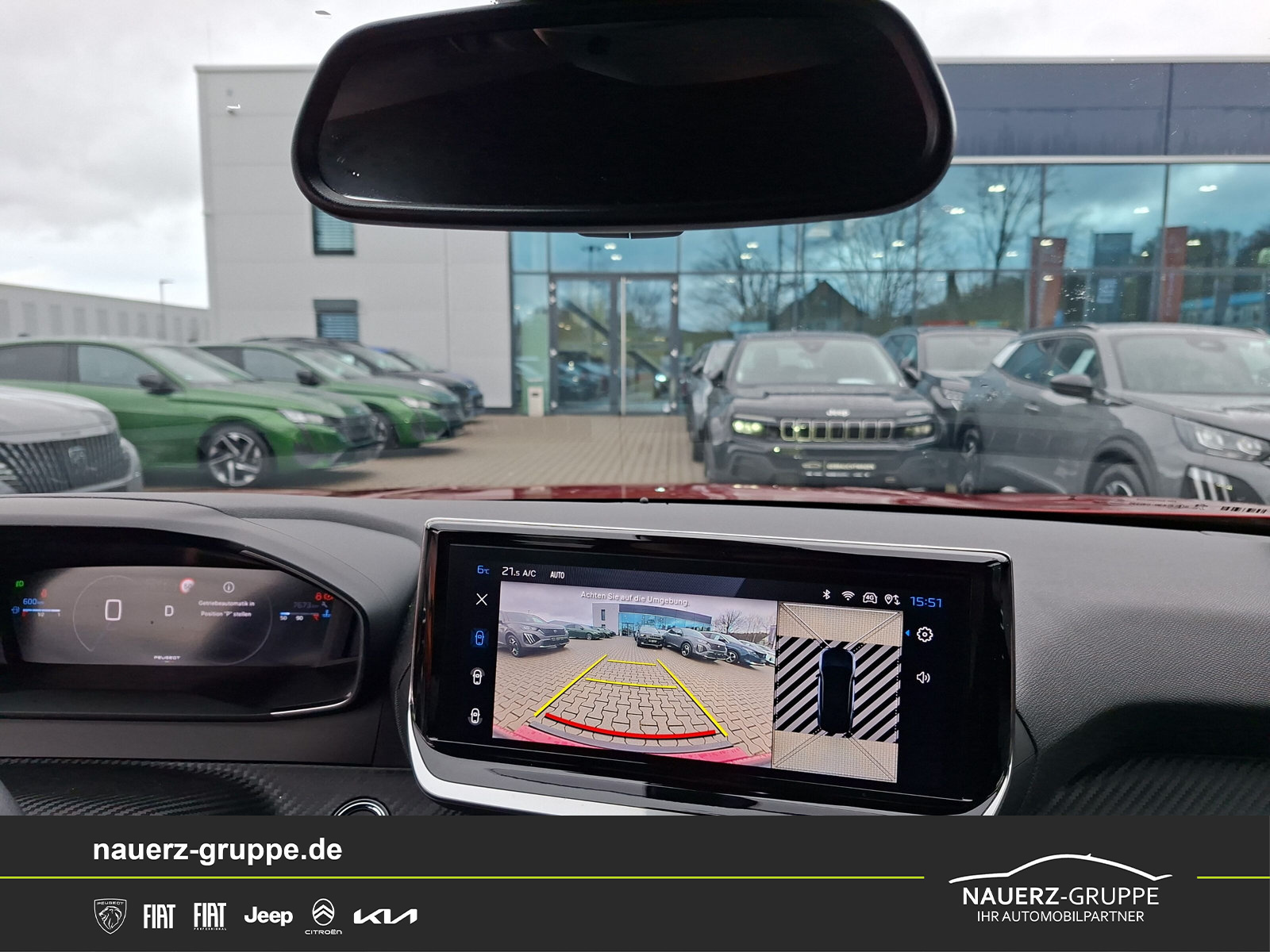 Fahrzeugabbildung Peugeot 2008 Hybrid 136 Allure