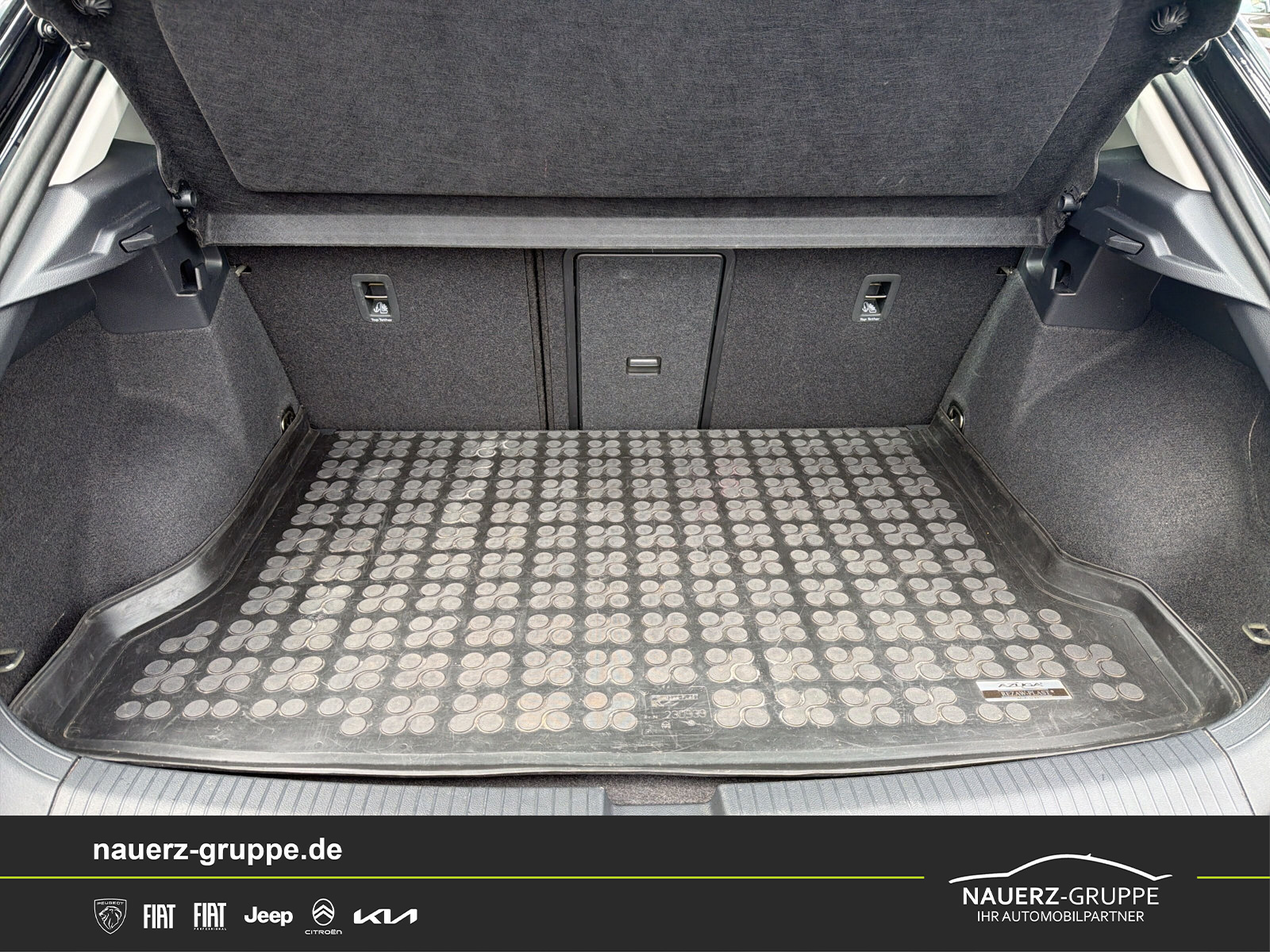 Fahrzeugabbildung Volkswagen T-Roc Style - mit KI generiert/bearbeitet
