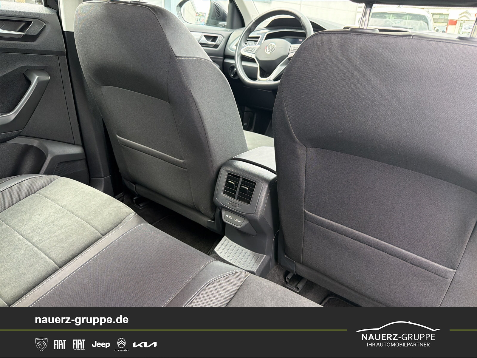 Fahrzeugabbildung Volkswagen T-Roc Style - mit KI generiert/bearbeitet