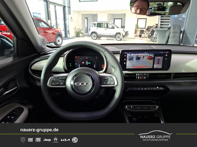 Fahrzeugabbildung Fiat 600 e 115 kW La Prima - mit KI generiert/bearbeitet
