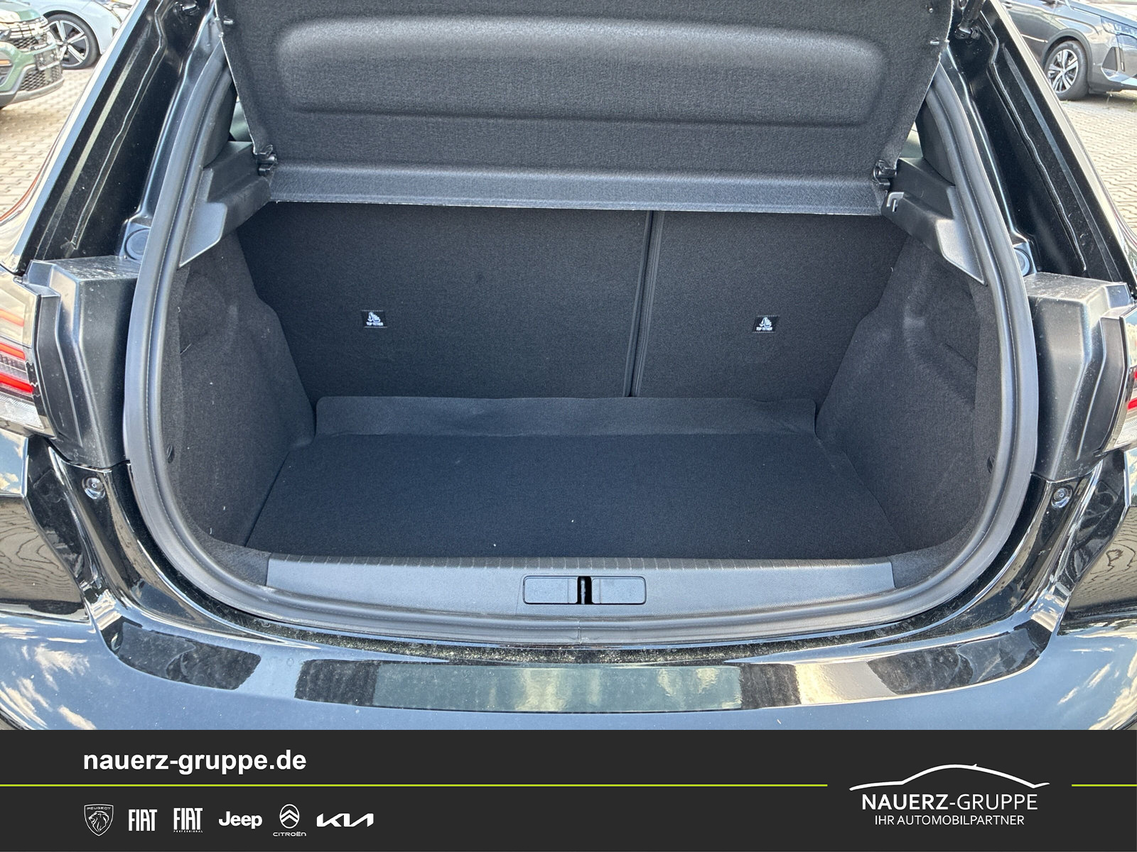 Fahrzeugabbildung Peugeot 208 Hybrid 110 Business - mit KI generiert/bearbeitet