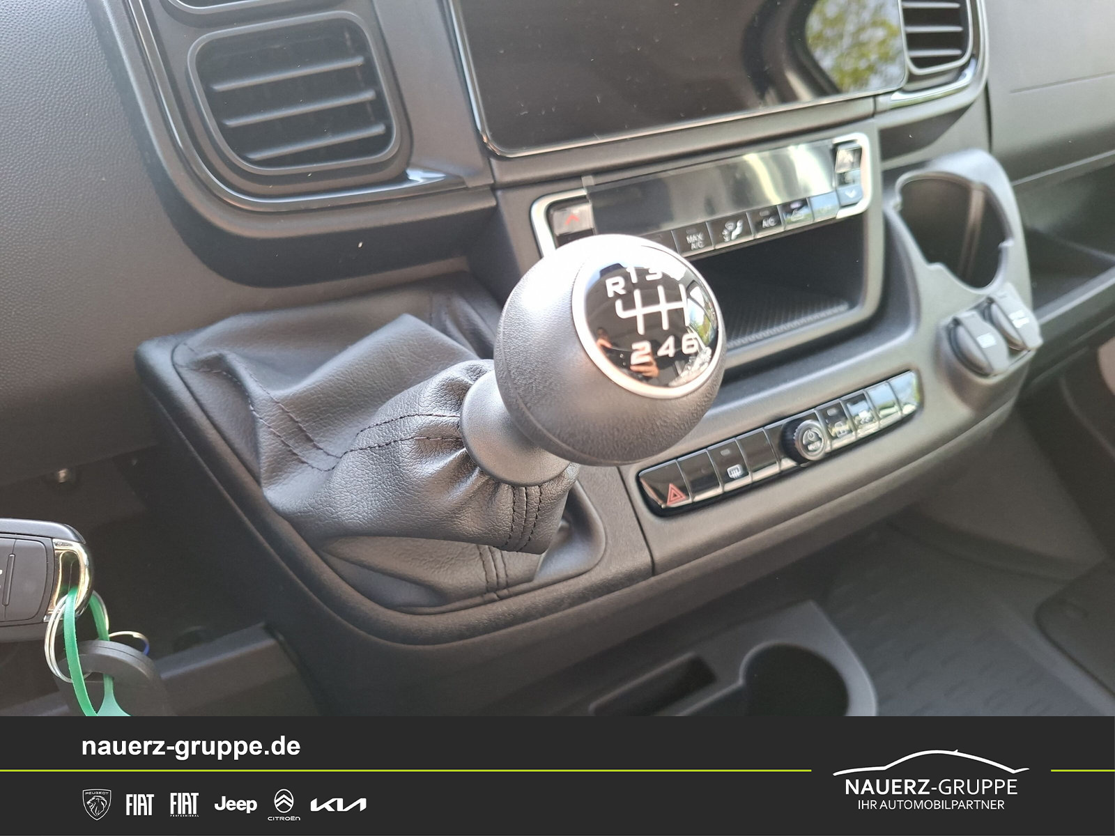 Fahrzeugabbildung Fiat Ducato Hochr.-Kasten L2H2 140 L2H2 RS: 3450 mm - mit KI generiert/bearbeitet
