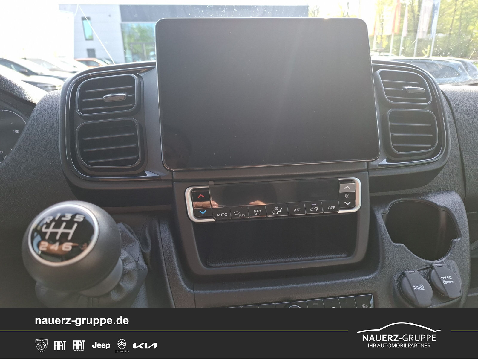 Fahrzeugabbildung Fiat Ducato Hochr.-Kasten L2H2 140 L2H2 RS: 3450 mm - mit KI generiert/bearbeitet