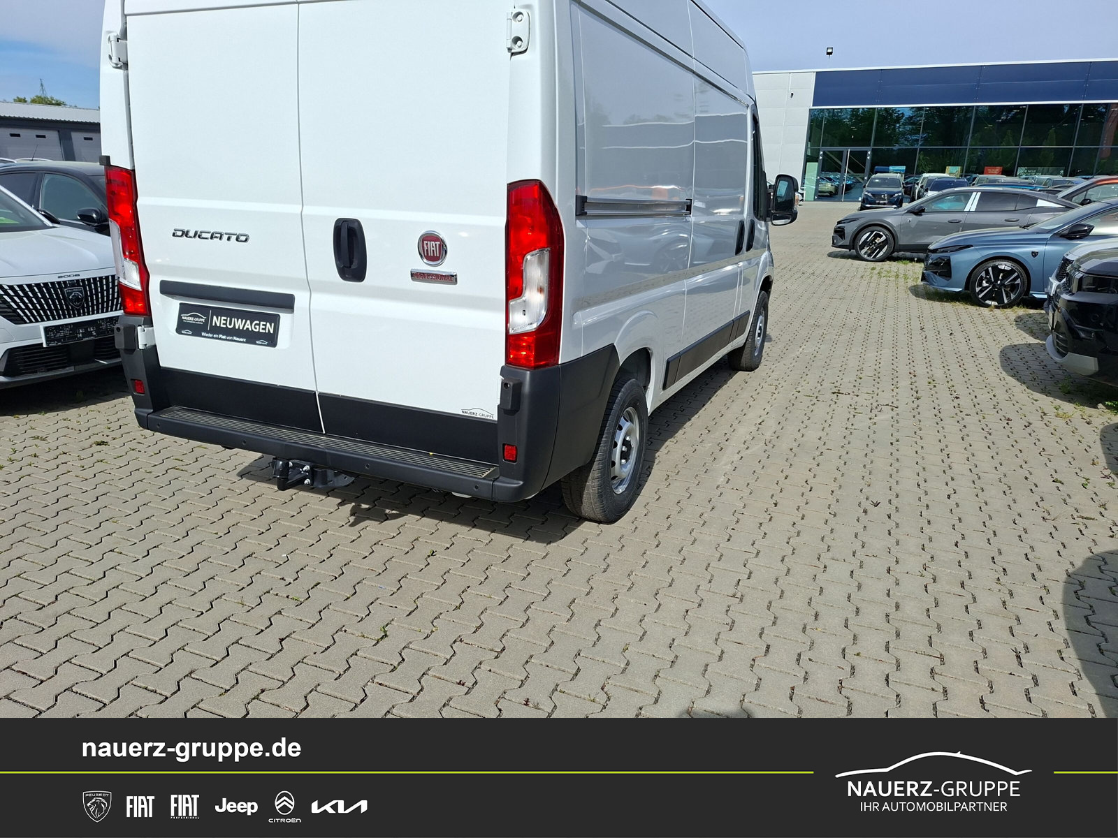 Fahrzeugabbildung Fiat Ducato Hochr.-Kasten L2H2 140 L2H2 RS: 3450 mm - mit KI generiert/bearbeitet