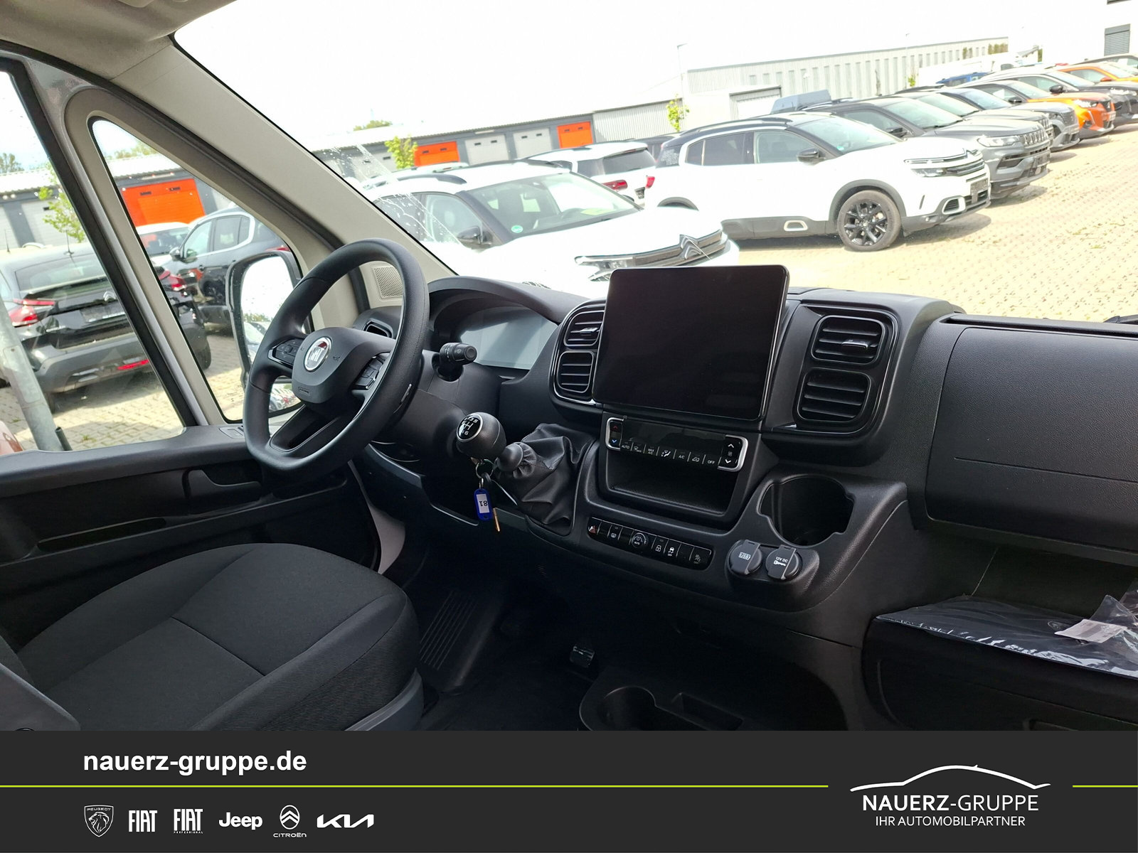 Fahrzeugabbildung Fiat Ducato Hochr.-Kasten L2H2 140 L2H2 RS: 3450 mm - mit KI generiert/bearbeitet