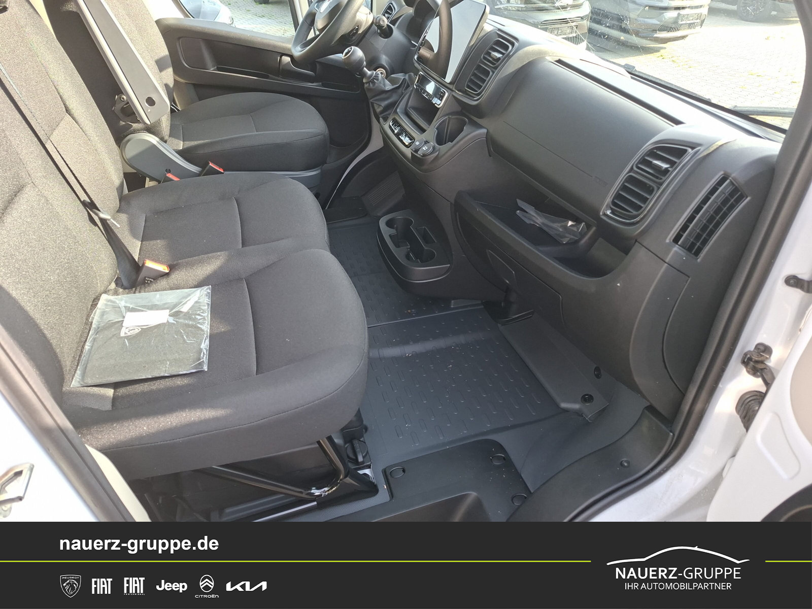 Fahrzeugabbildung Fiat Ducato Hochr.-Kasten L2H2 140 L2H2 RS: 3450 mm - mit KI generiert/bearbeitet