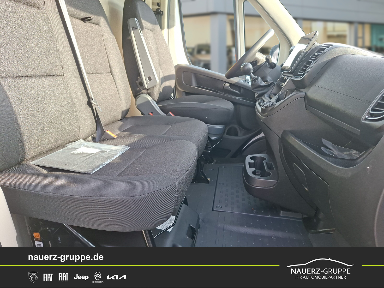 Fahrzeugabbildung Fiat Ducato Hochr.-Kasten L2H2 140 L2H2 RS: 3450 mm - mit KI generiert/bearbeitet