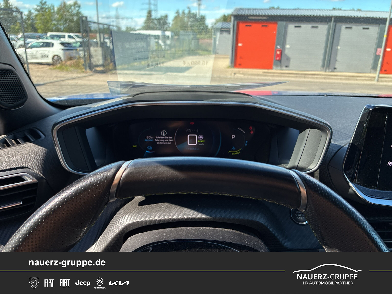 Fahrzeugabbildung Peugeot 2008 e- GT 136 - mit KI generiert/bearbeitet