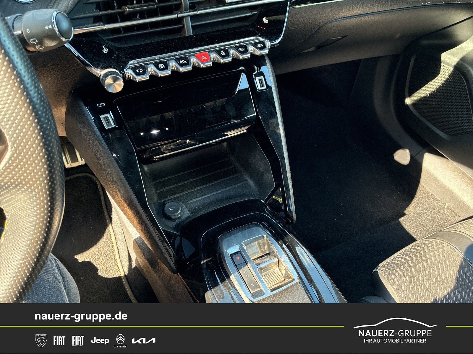 Fahrzeugabbildung Peugeot 2008 e- GT 136 - mit KI generiert/bearbeitet