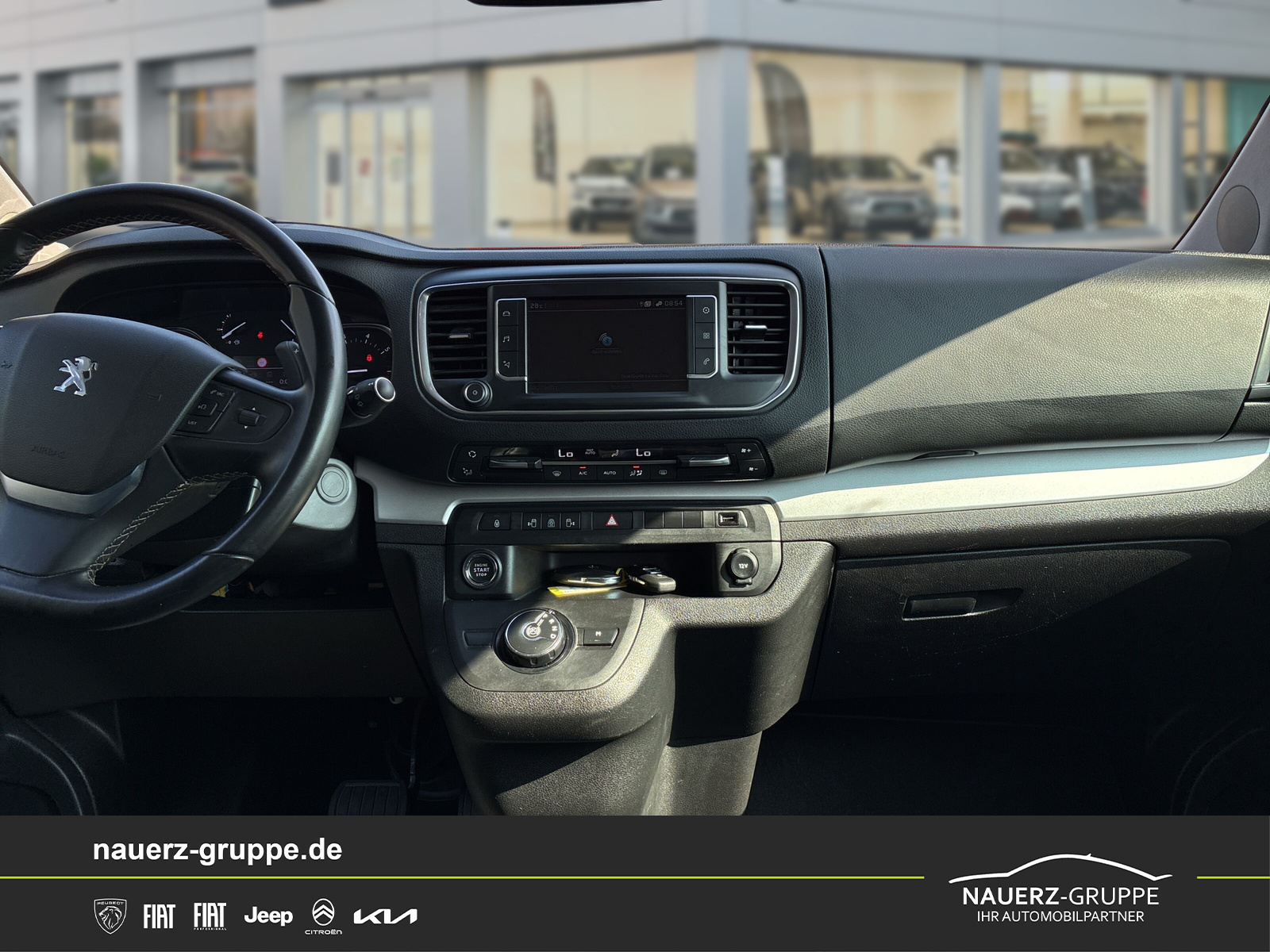 Fahrzeugabbildung Peugeot Traveller Business VIP L2 180 EAT8 - mit KI generiert/bearbeitet