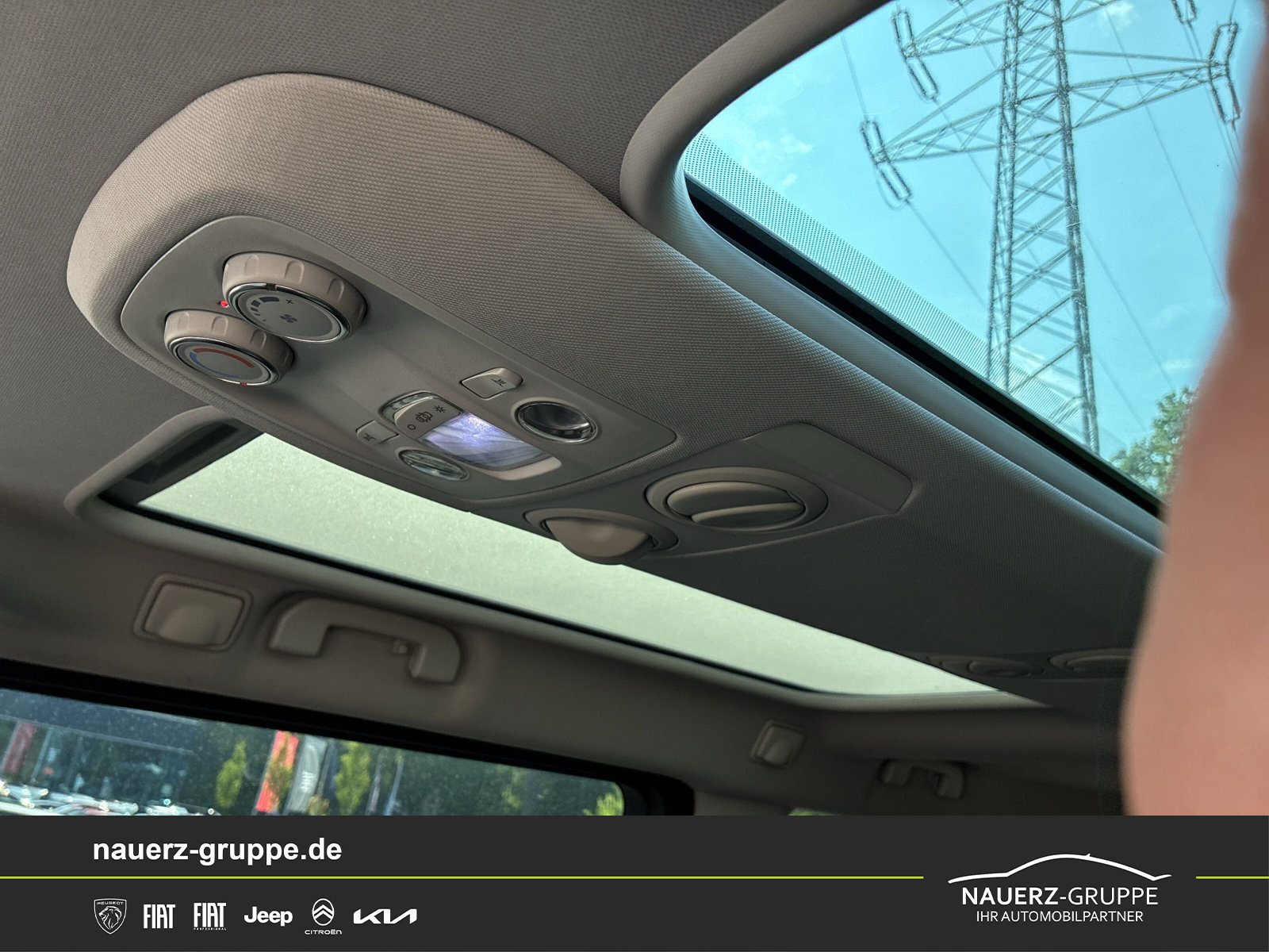 Fahrzeugabbildung Peugeot Traveller Business VIP L2 180 EAT8 - mit KI generiert/bearbeitet