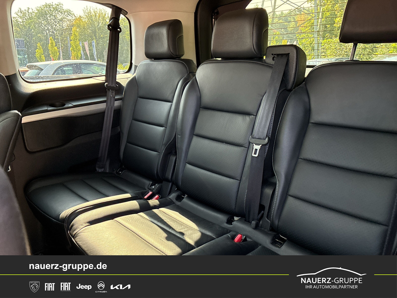 Fahrzeugabbildung Peugeot Traveller Business VIP L2 180 EAT8 - mit KI generiert/bearbeitet