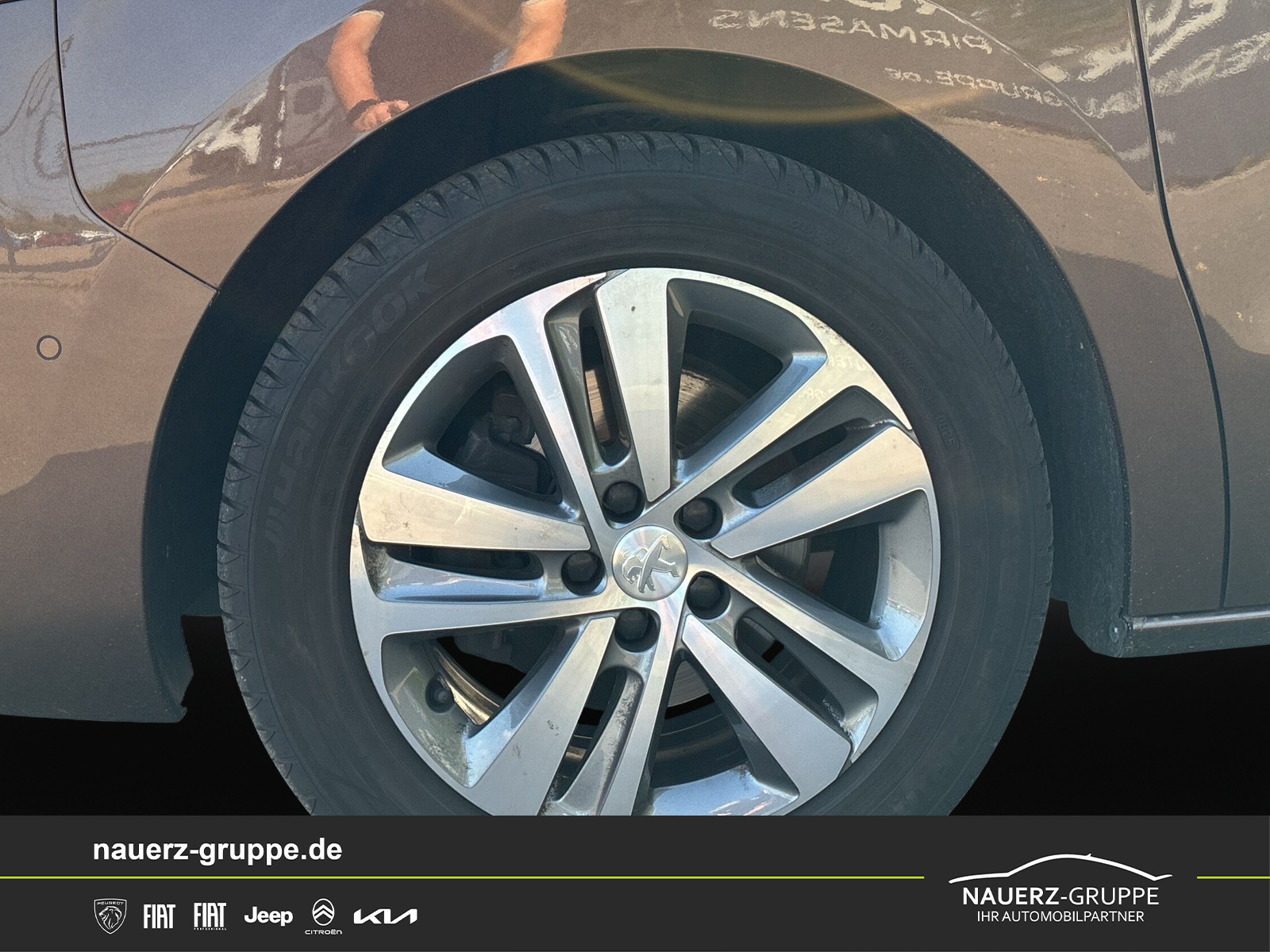 Fahrzeugabbildung Peugeot Traveller Business VIP L2 180 EAT8 - mit KI generiert/bearbeitet