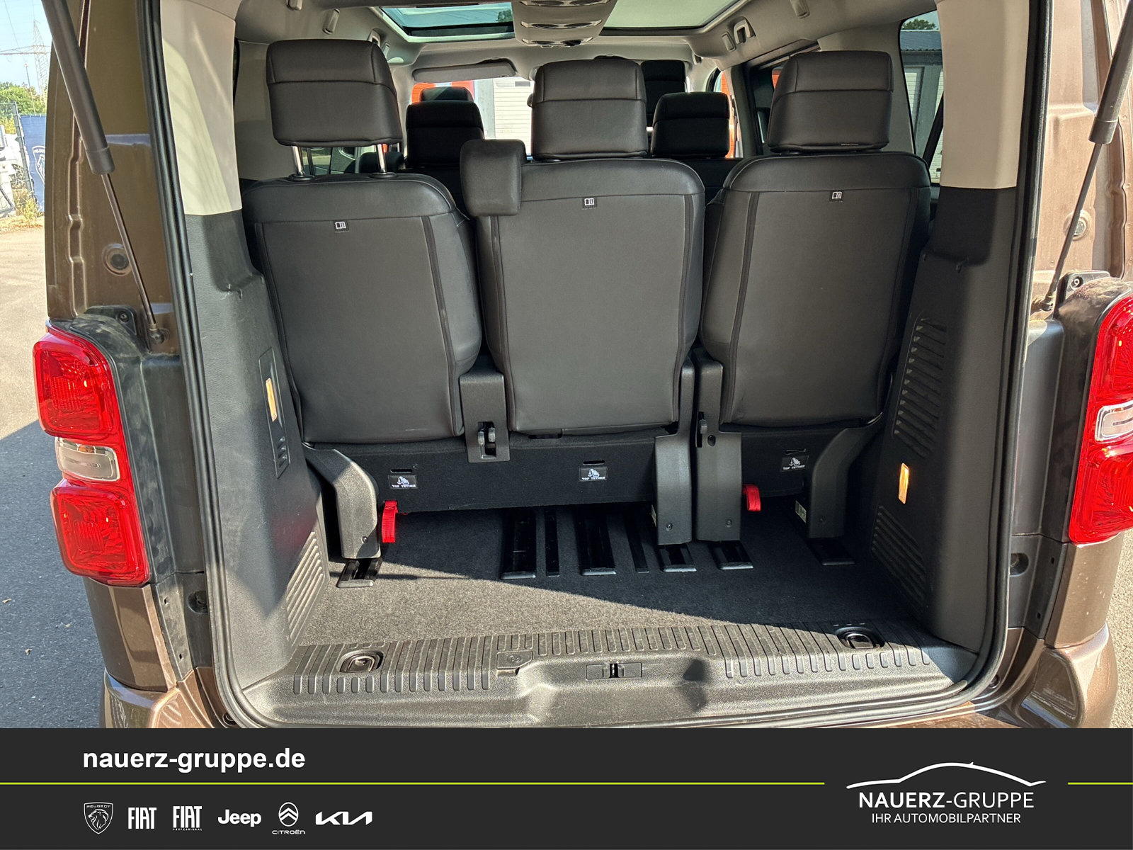 Fahrzeugabbildung Peugeot Traveller Business VIP L2 180 EAT8 - mit KI generiert/bearbeitet