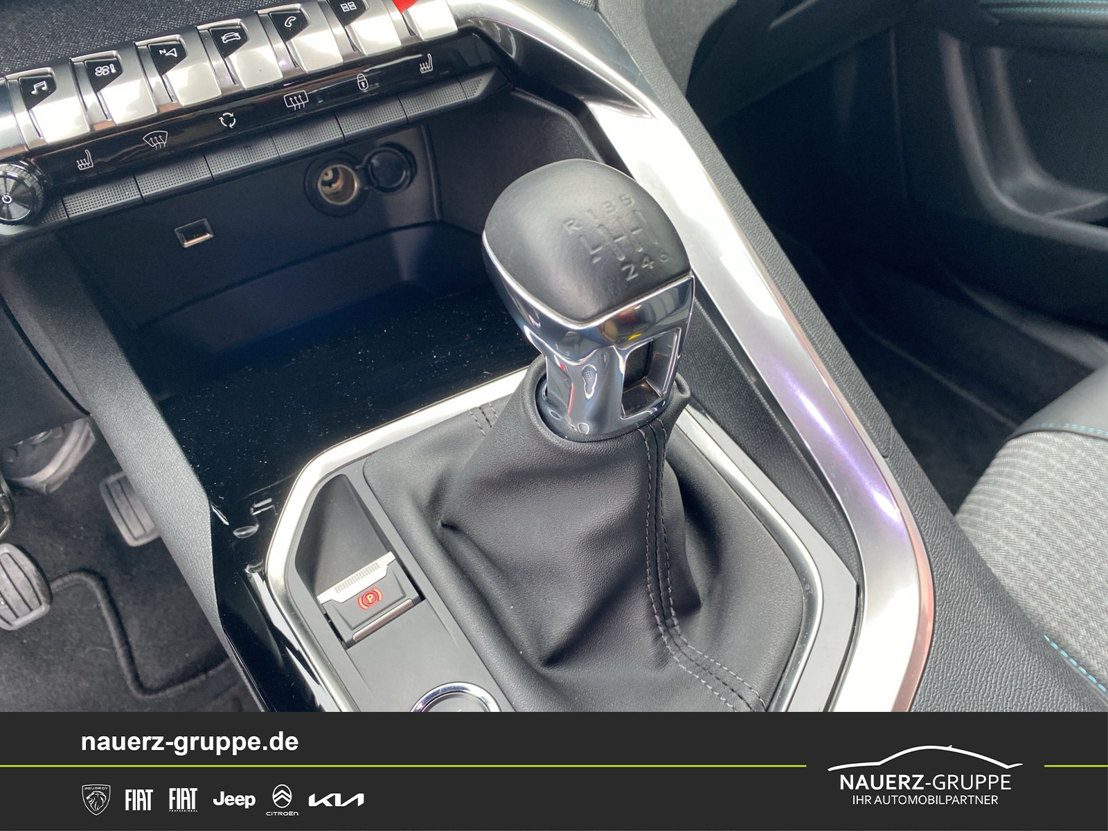 Fahrzeugabbildung Peugeot 3008 Allure Pack PureTech 130 Navi Keyless SHZ