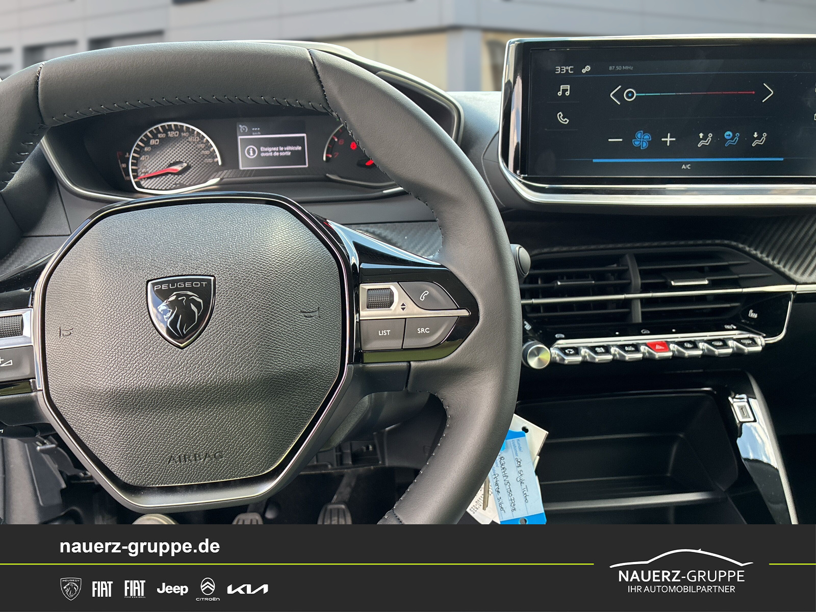 Fahrzeugabbildung Peugeot 208 Style PureTech 100 - mit KI generiert/bearbeitet