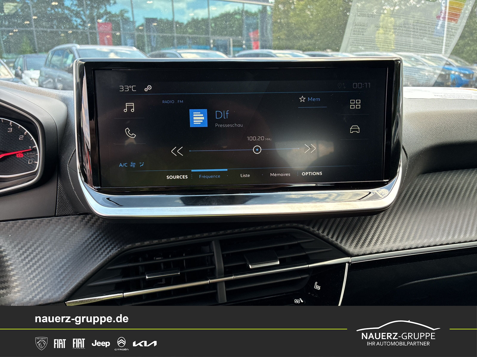 Fahrzeugabbildung Peugeot 208 Style PureTech 100 - mit KI generiert/bearbeitet