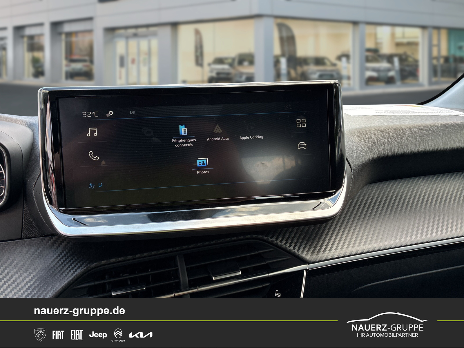 Fahrzeugabbildung Peugeot 208 Style PureTech 100 - mit KI generiert/bearbeitet