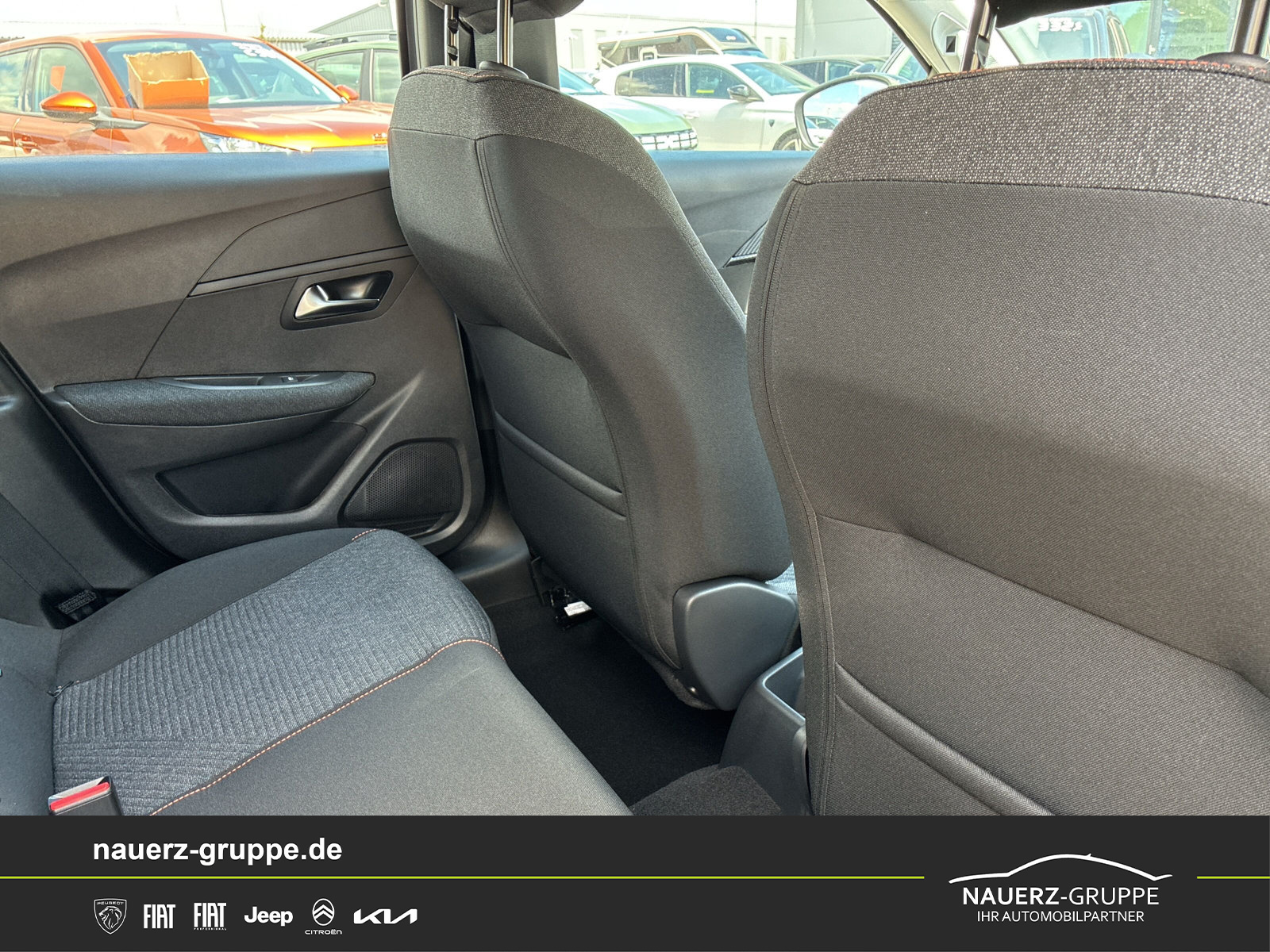 Fahrzeugabbildung Peugeot 208 Style PureTech 100 - mit KI generiert/bearbeitet