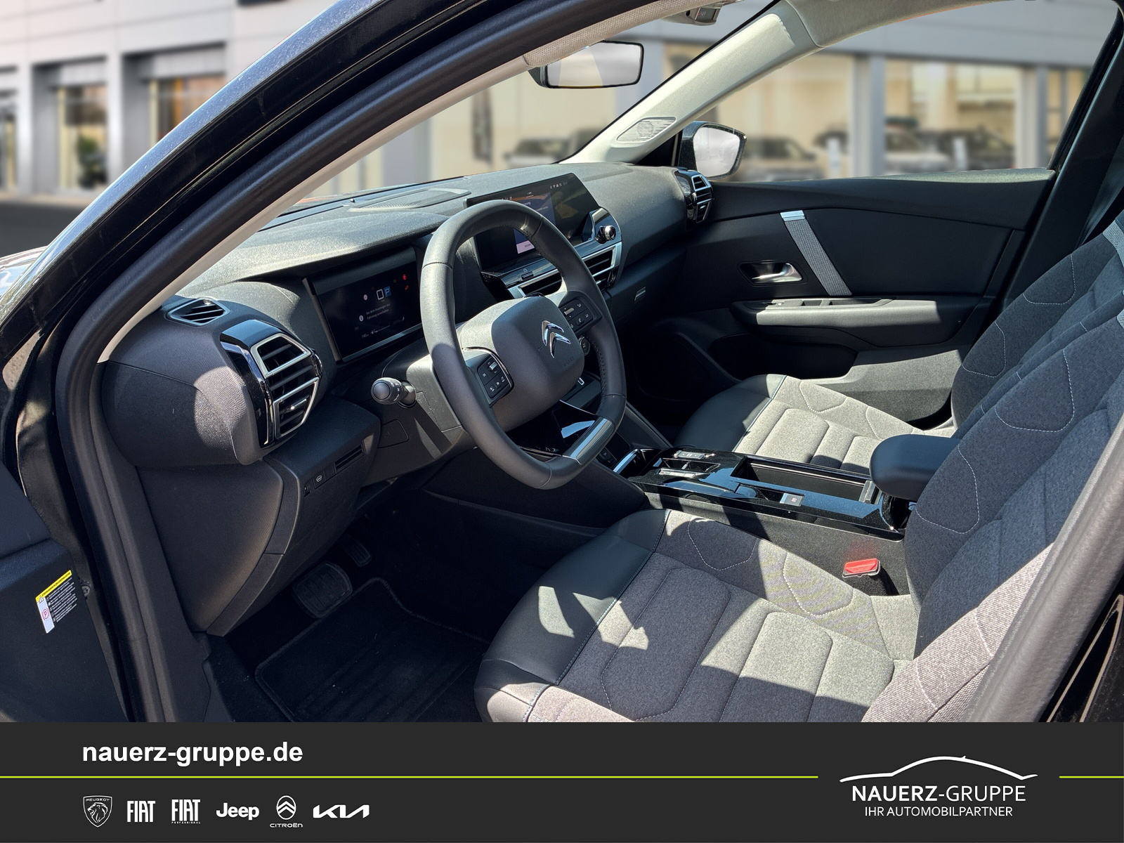 Fahrzeugabbildung Citroen C4 Lim. Plus PureTech 130 EAT8