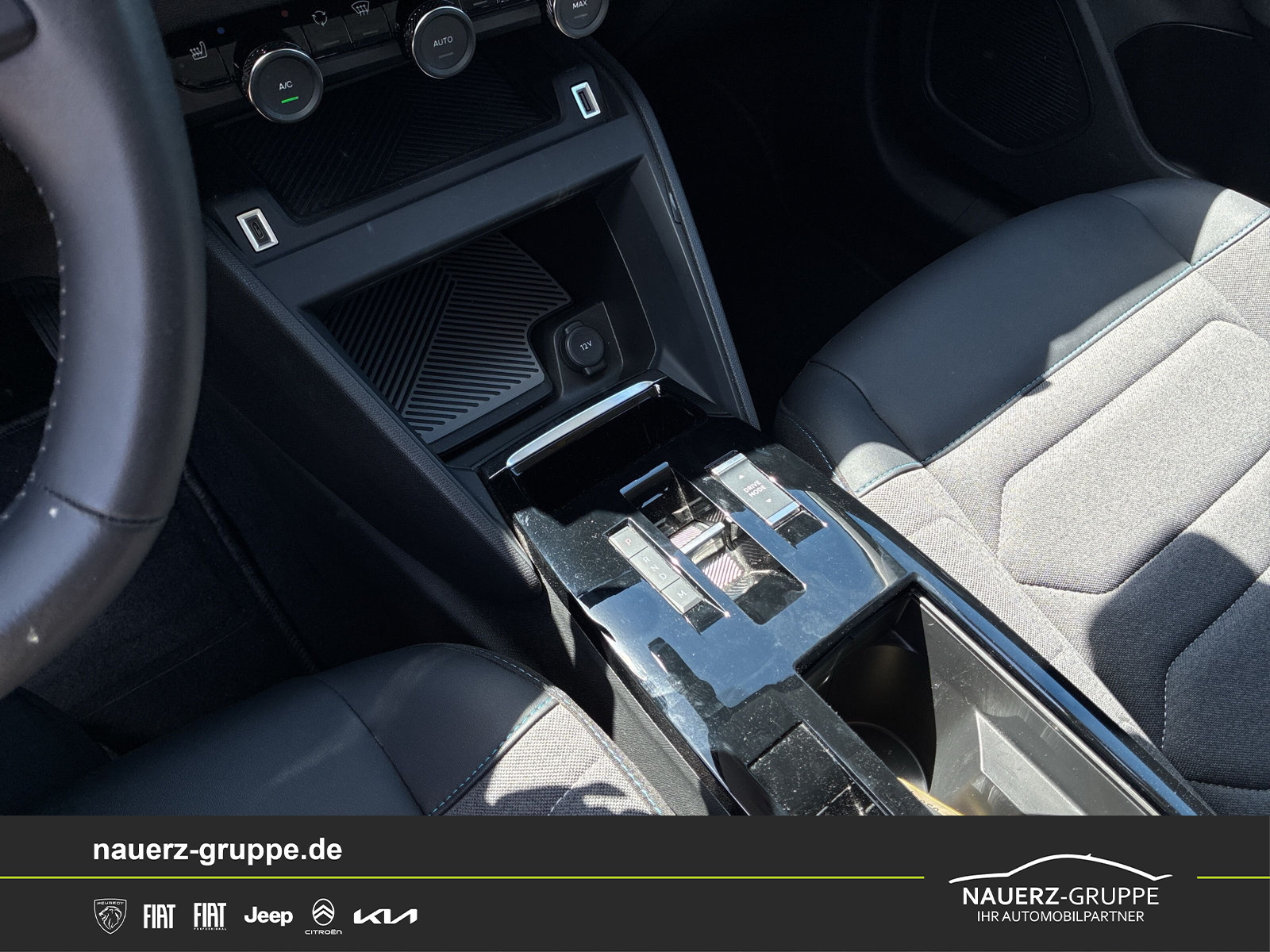 Fahrzeugabbildung Citroen C4 Lim. Plus PureTech 130 EAT8