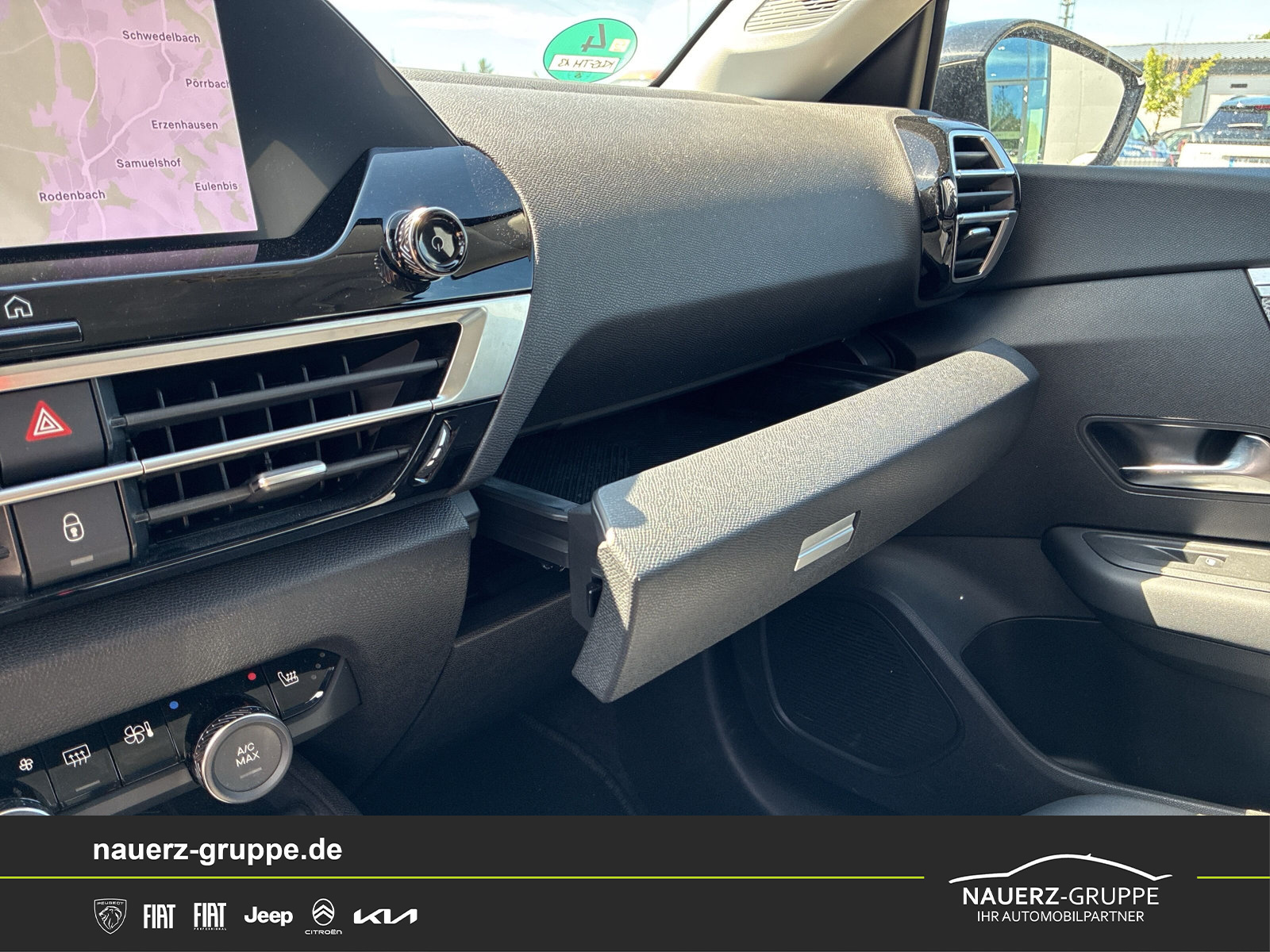 Fahrzeugabbildung Citroen C4 Lim. Plus PureTech 130 EAT8