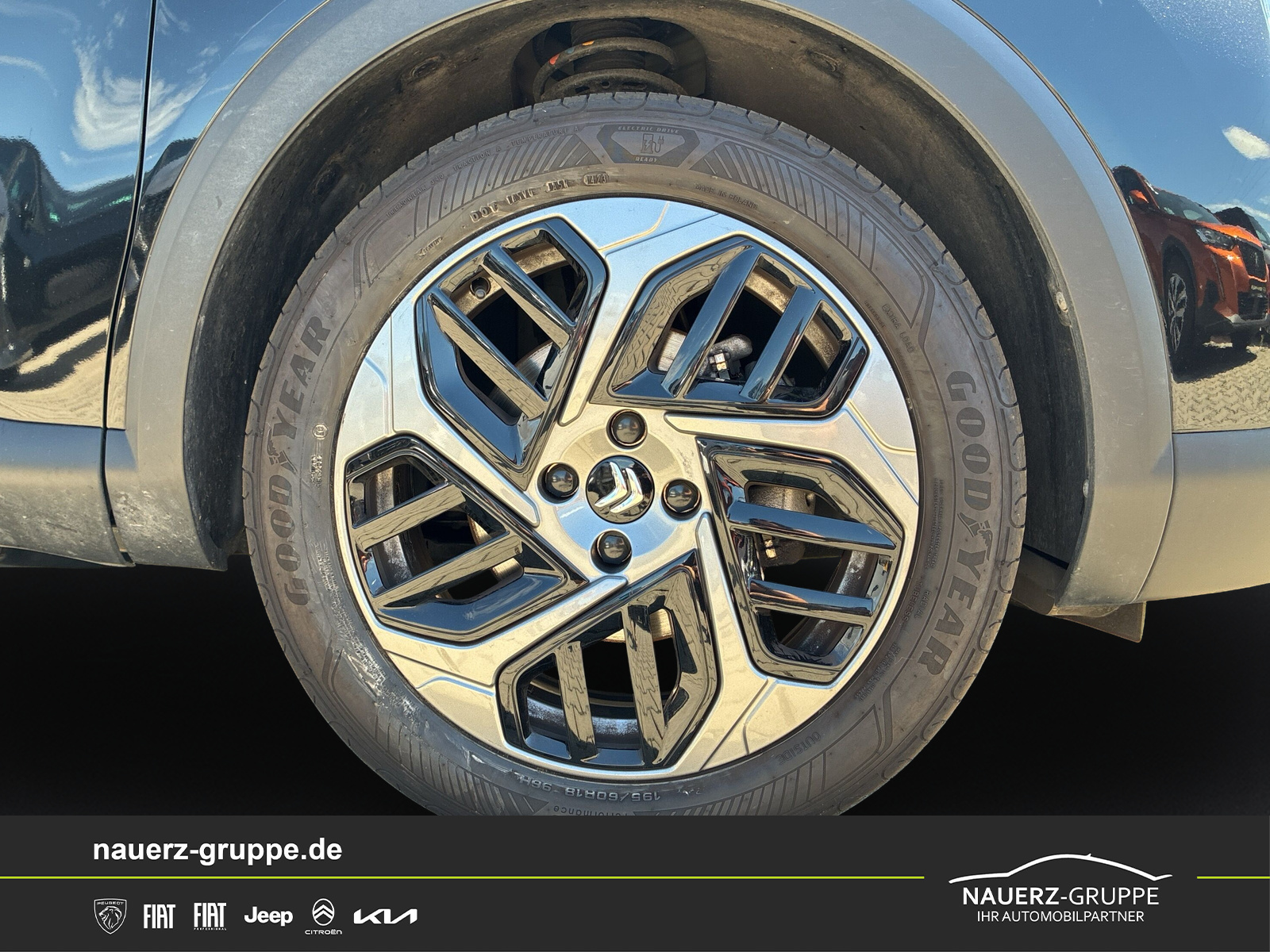 Fahrzeugabbildung Citroen C4 Lim. Plus PureTech 130 EAT8