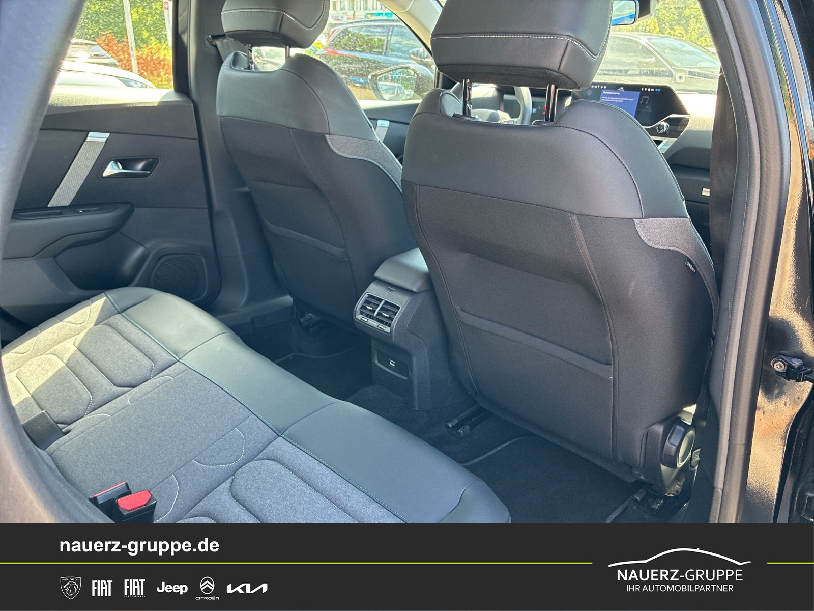 Fahrzeugabbildung Citroen C4 Lim. Plus PureTech 130 EAT8