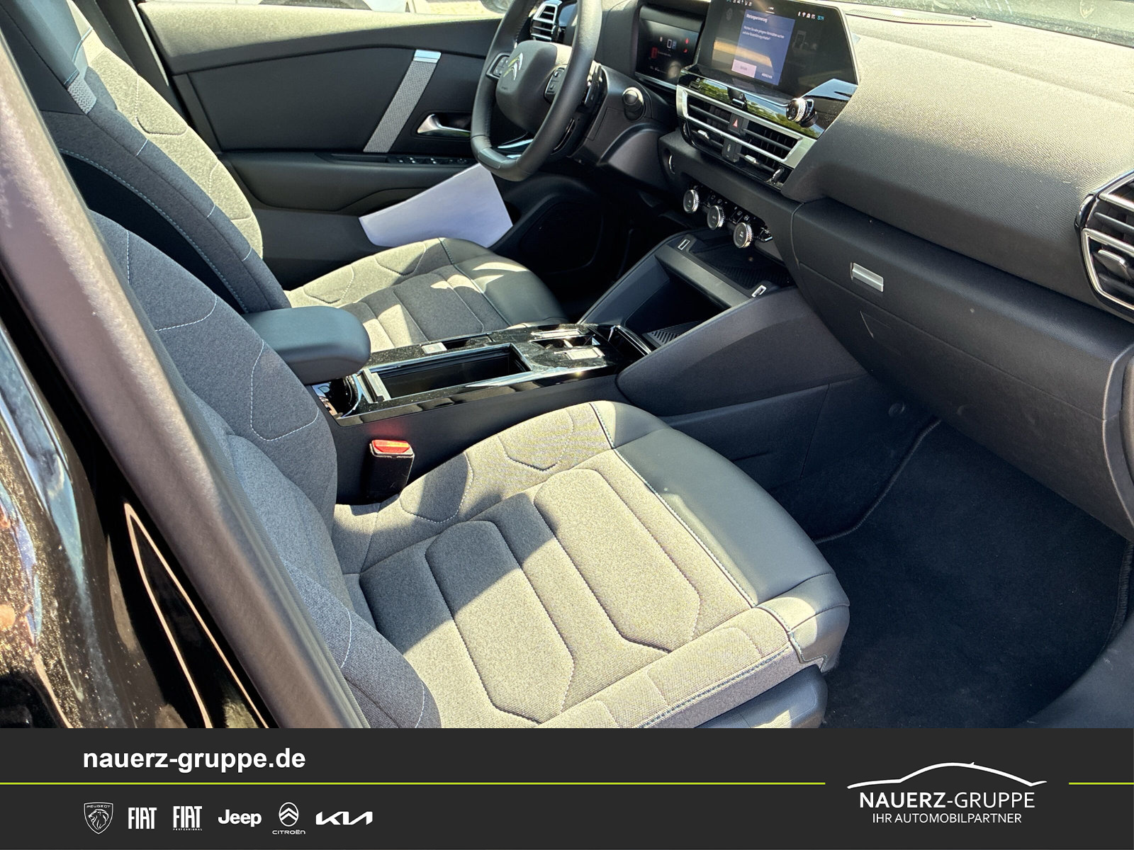 Fahrzeugabbildung Citroen C4 Lim. Plus PureTech 130 EAT8