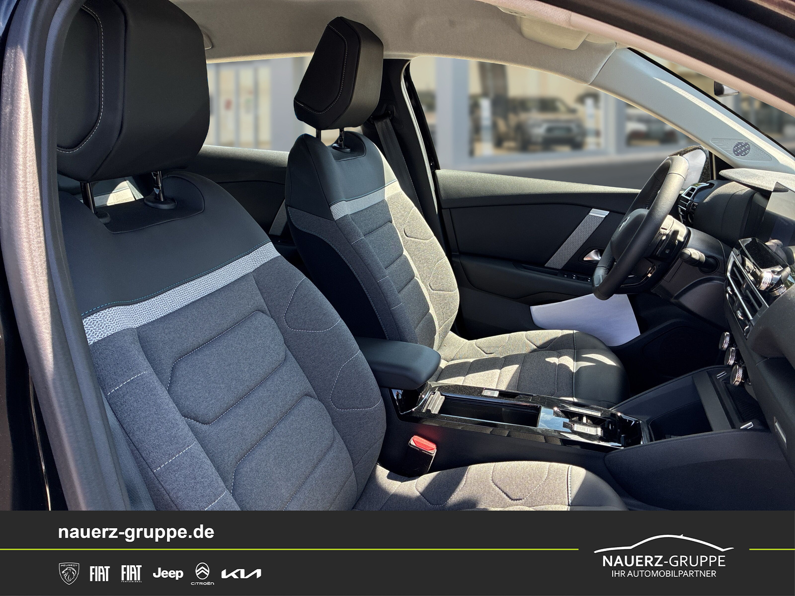 Fahrzeugabbildung Citroen C4 Lim. Plus PureTech 130 EAT8
