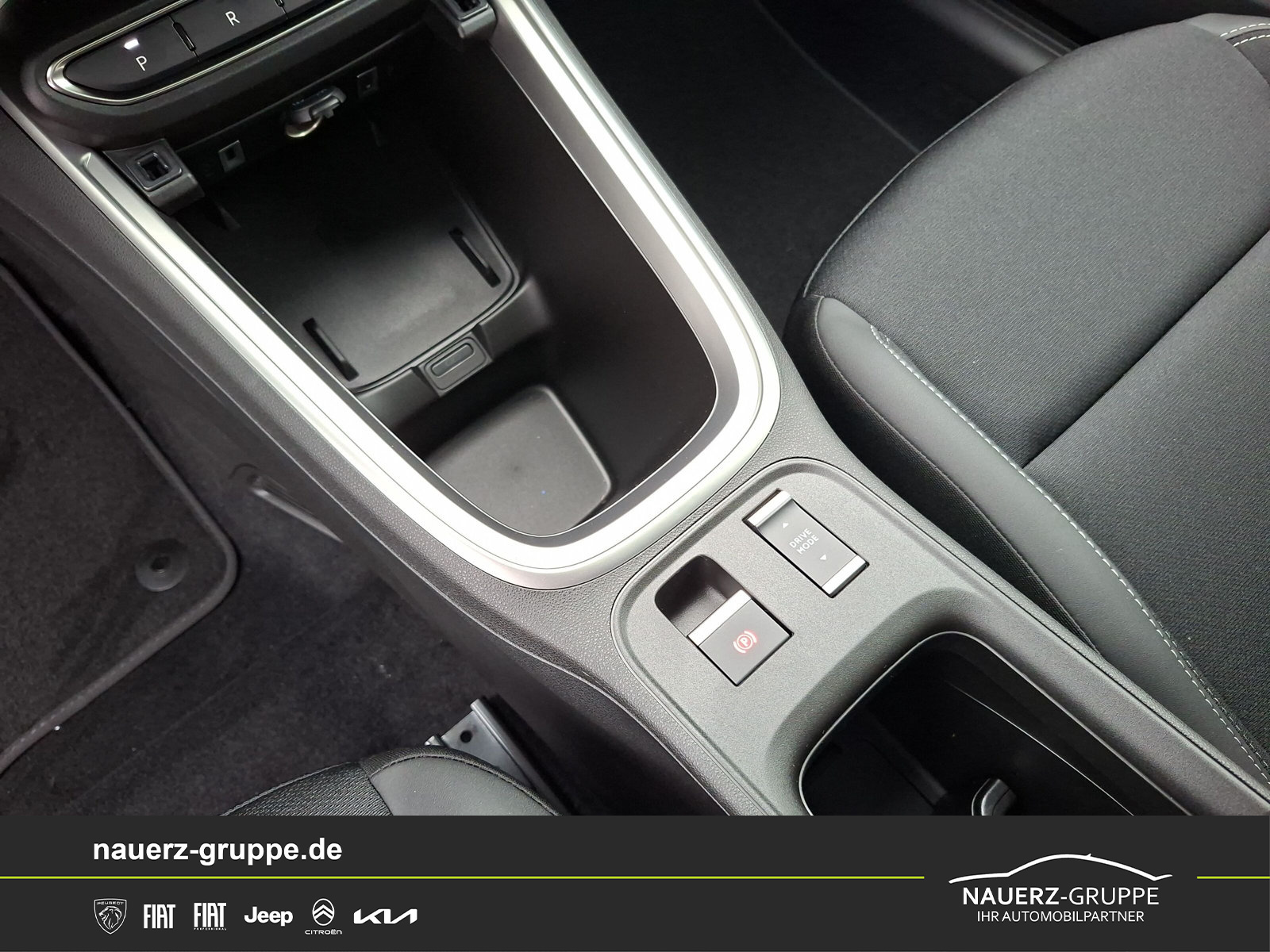 Fahrzeugabbildung Jeep AVENGER T3 e-Hybrid 1.2 Summit Mild-Hybrid