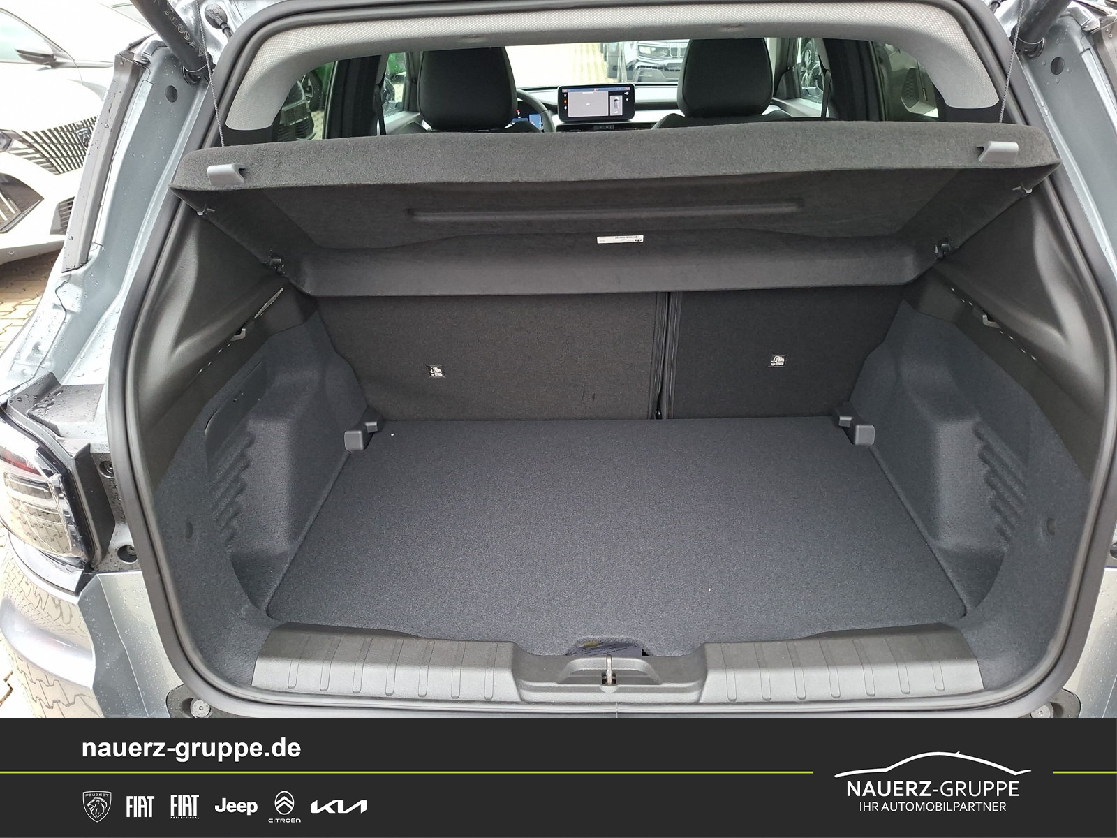 Fahrzeugabbildung Jeep AVENGER T3 e-Hybrid 1.2 Summit Mild-Hybrid