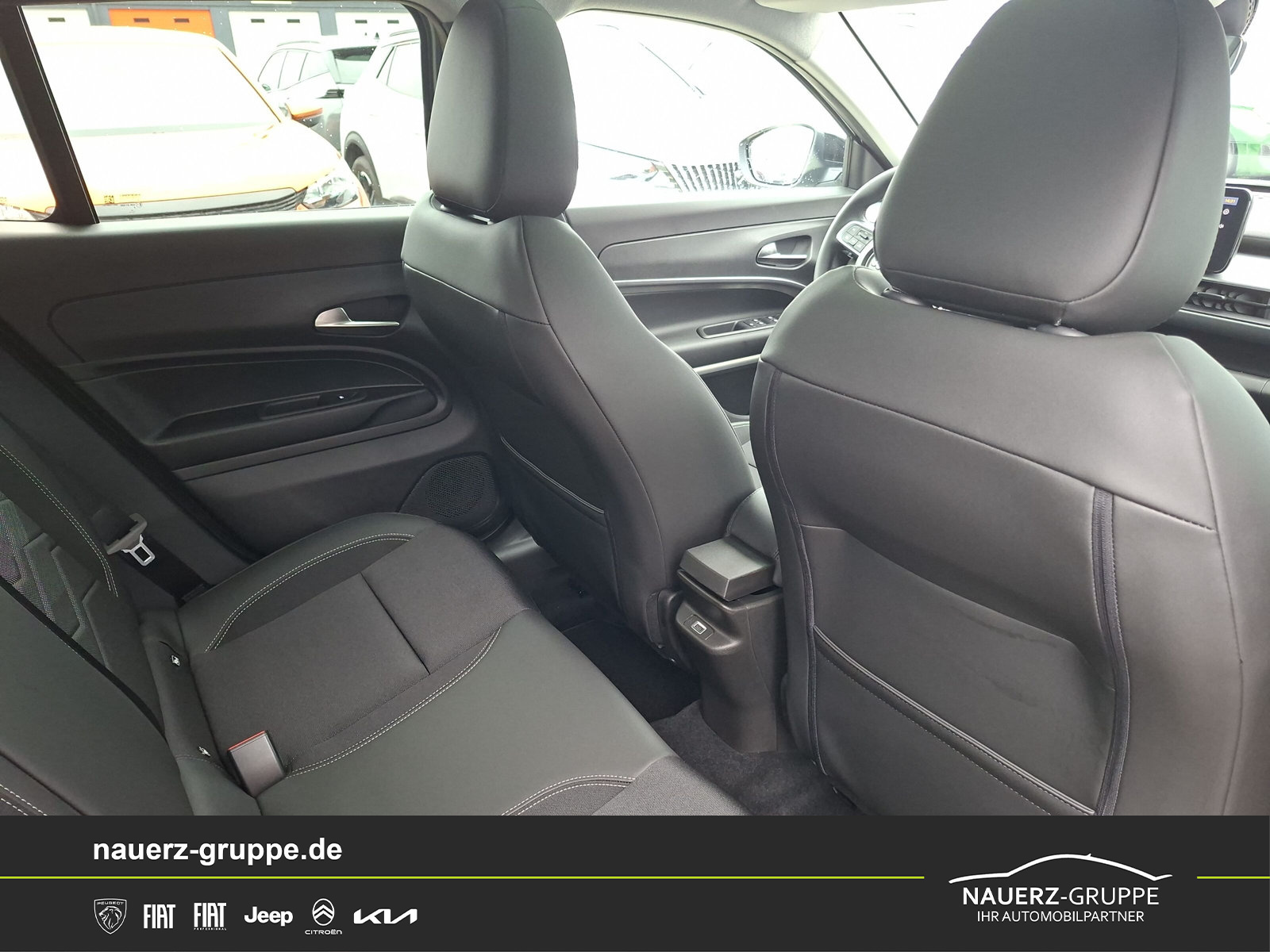 Fahrzeugabbildung Jeep AVENGER T3 e-Hybrid 1.2 Summit Mild-Hybrid