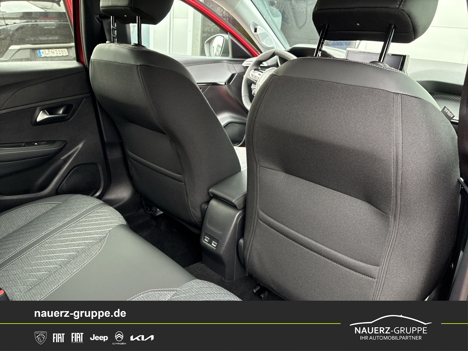 Fahrzeugabbildung Peugeot 208 e- Allure 156 - mit KI generiert/bearbeitet