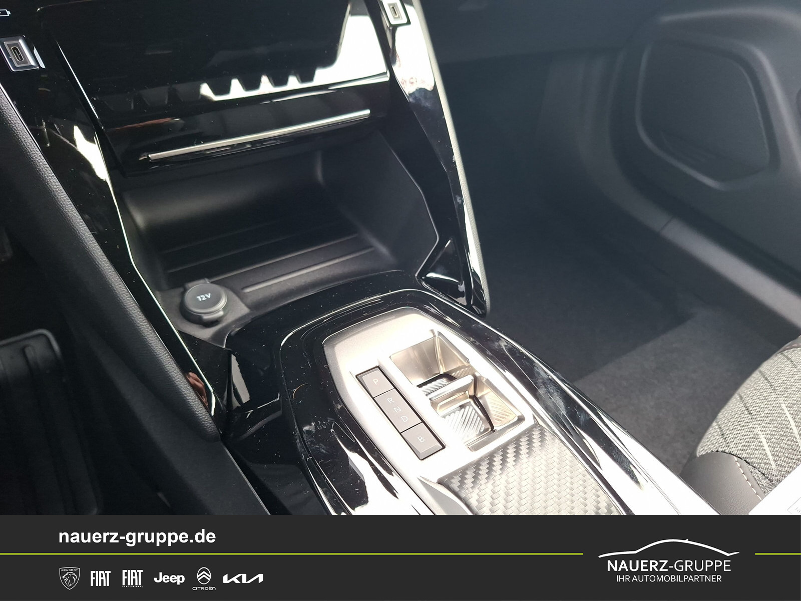 Fahrzeugabbildung Peugeot 2008 e- Allure 156