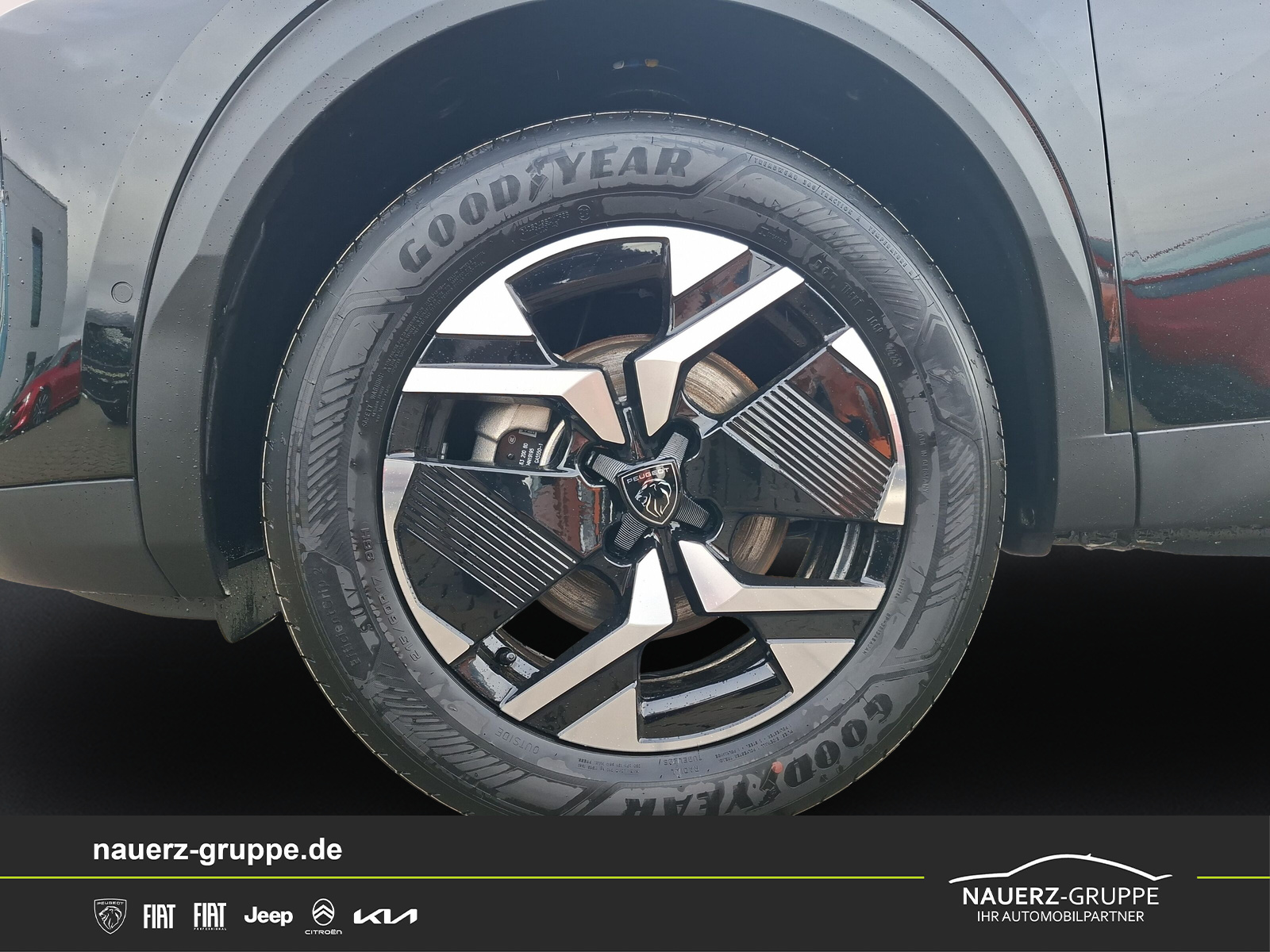 Fahrzeugabbildung Peugeot 2008 e- Allure 156