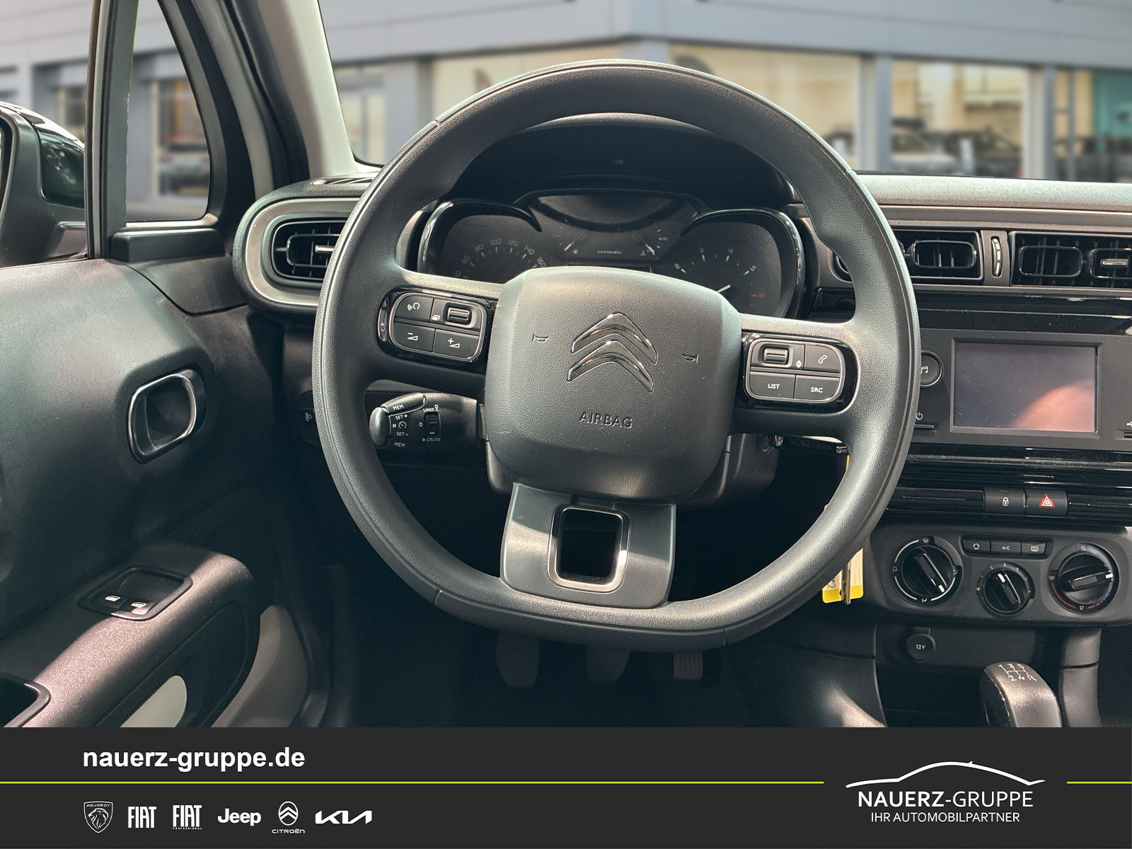 Fahrzeugabbildung Citroen C3 Feel PureTech 82 5-Türer - mit KI generiert/bearbeitet