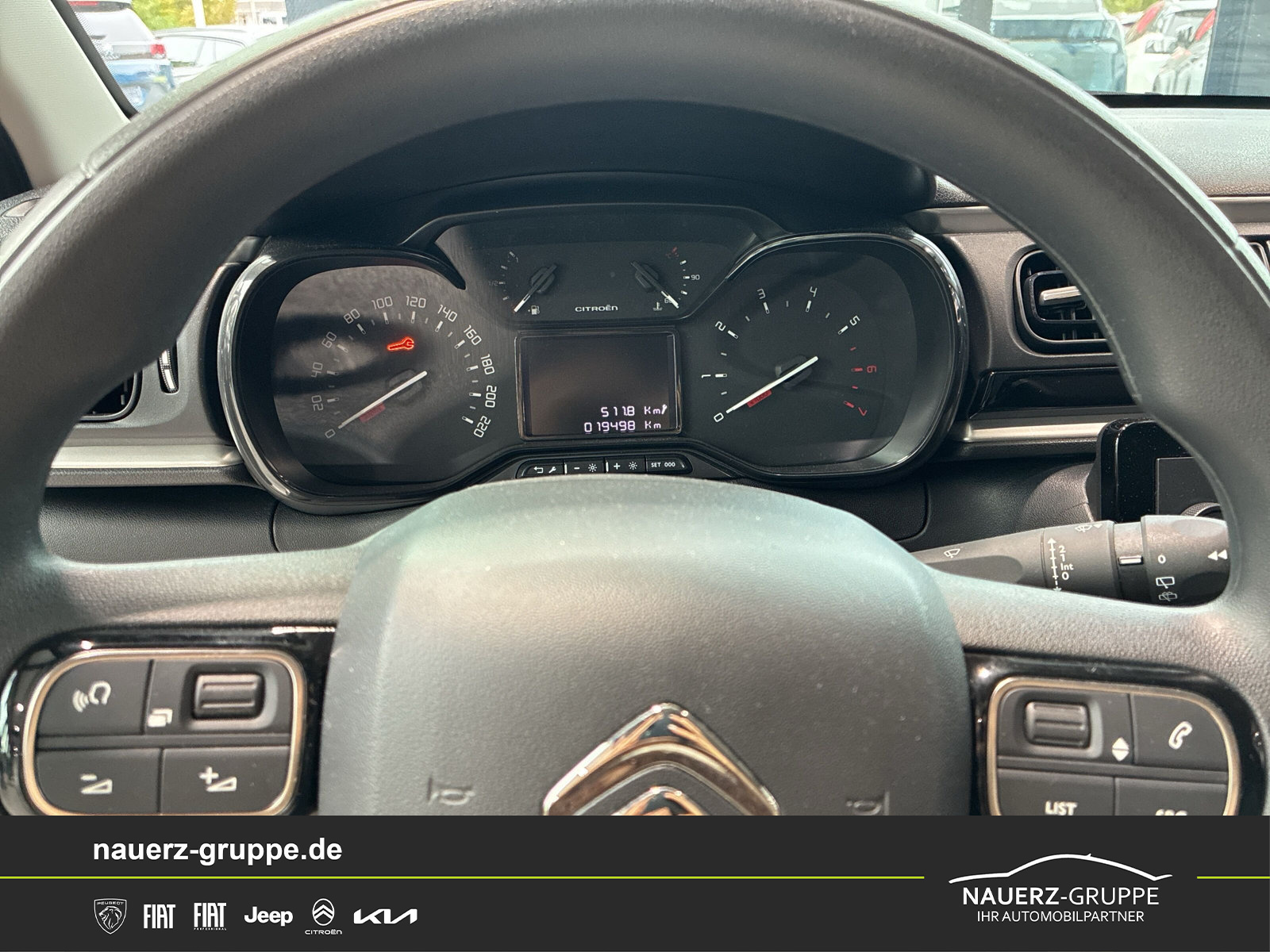 Fahrzeugabbildung Citroen C3 Feel PureTech 82 5-Türer - mit KI generiert/bearbeitet