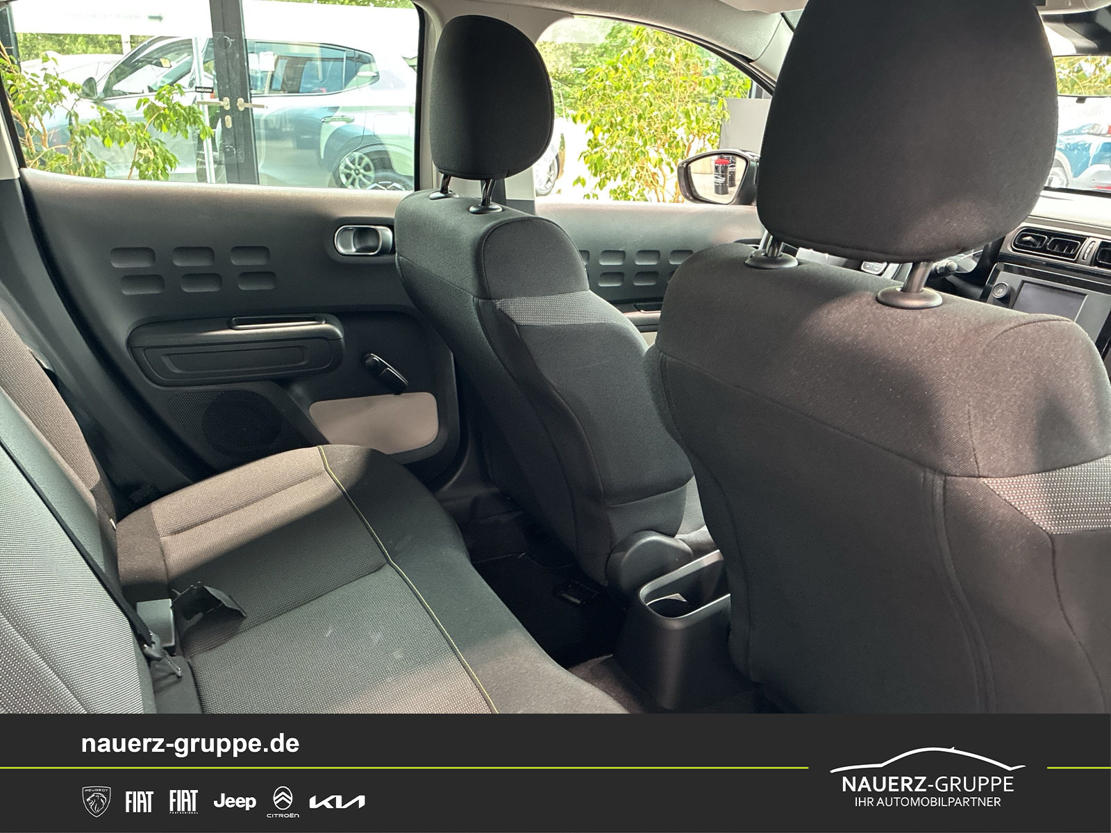 Fahrzeugabbildung Citroen C3 Feel PureTech 82 5-Türer - mit KI generiert/bearbeitet