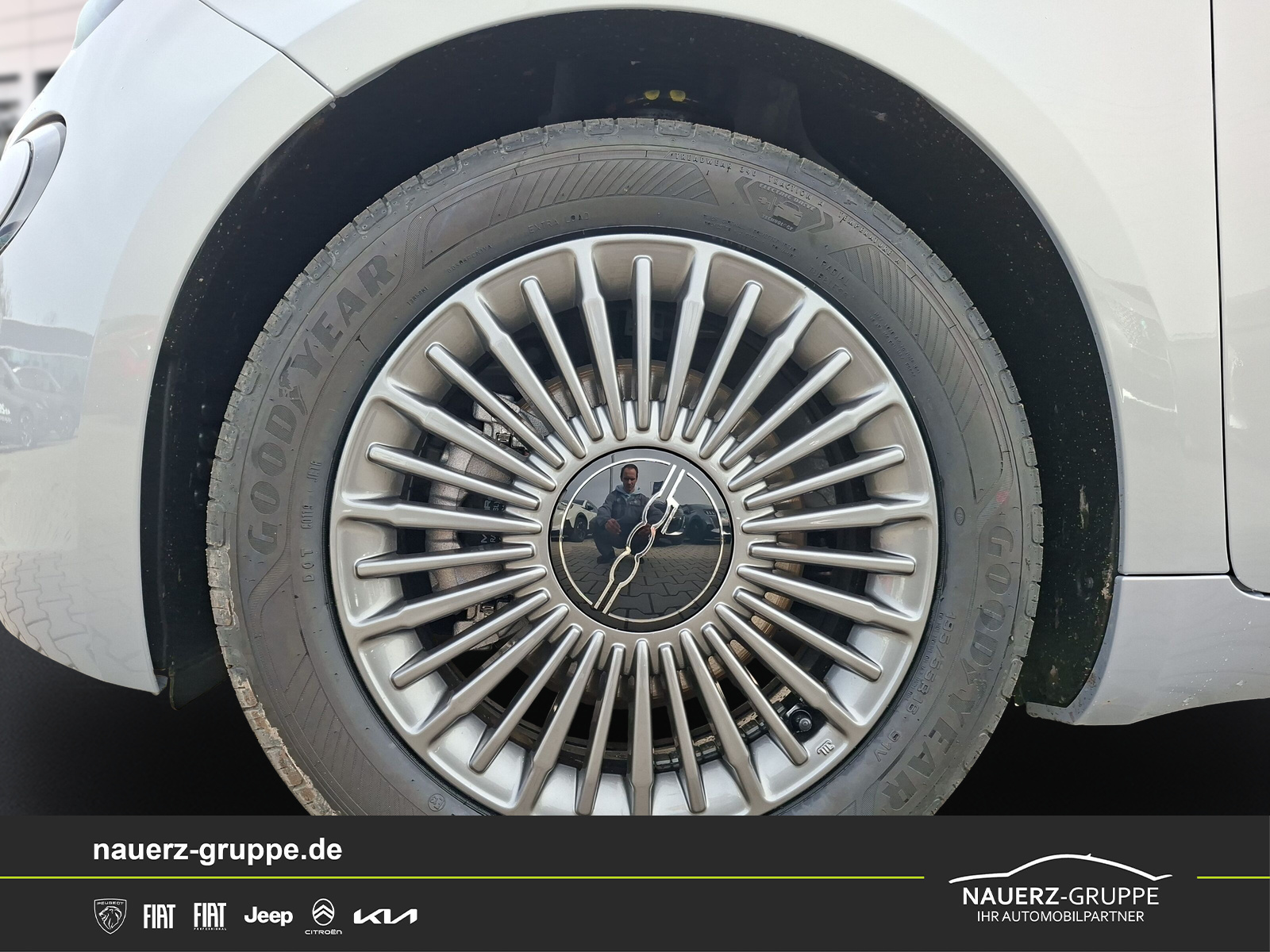 Fahrzeugabbildung Fiat 500 1.0 Hybrid FireFly 48 kW Icon