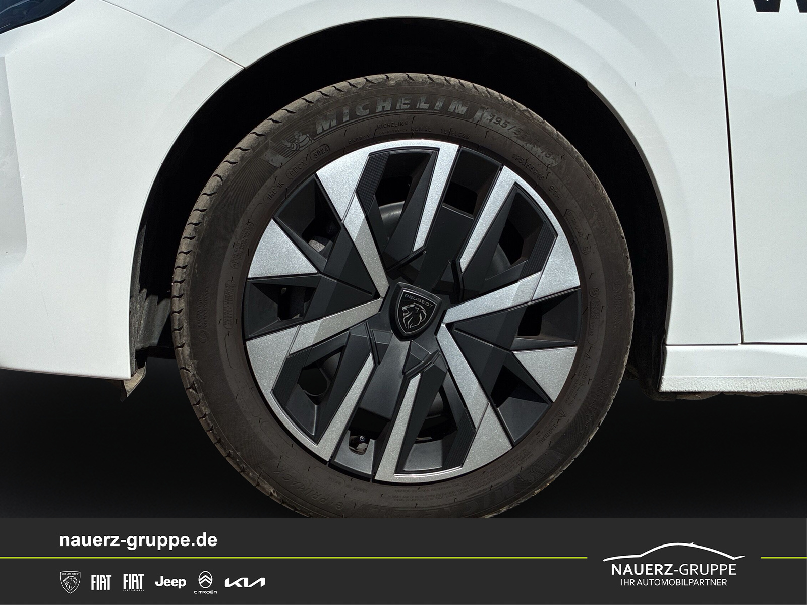 Fahrzeugabbildung Peugeot 208 Style PureTech 100