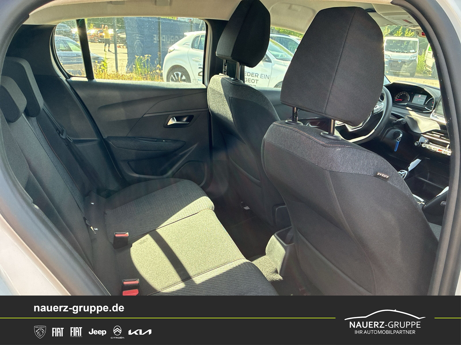 Fahrzeugabbildung Peugeot 208 Style PureTech 100