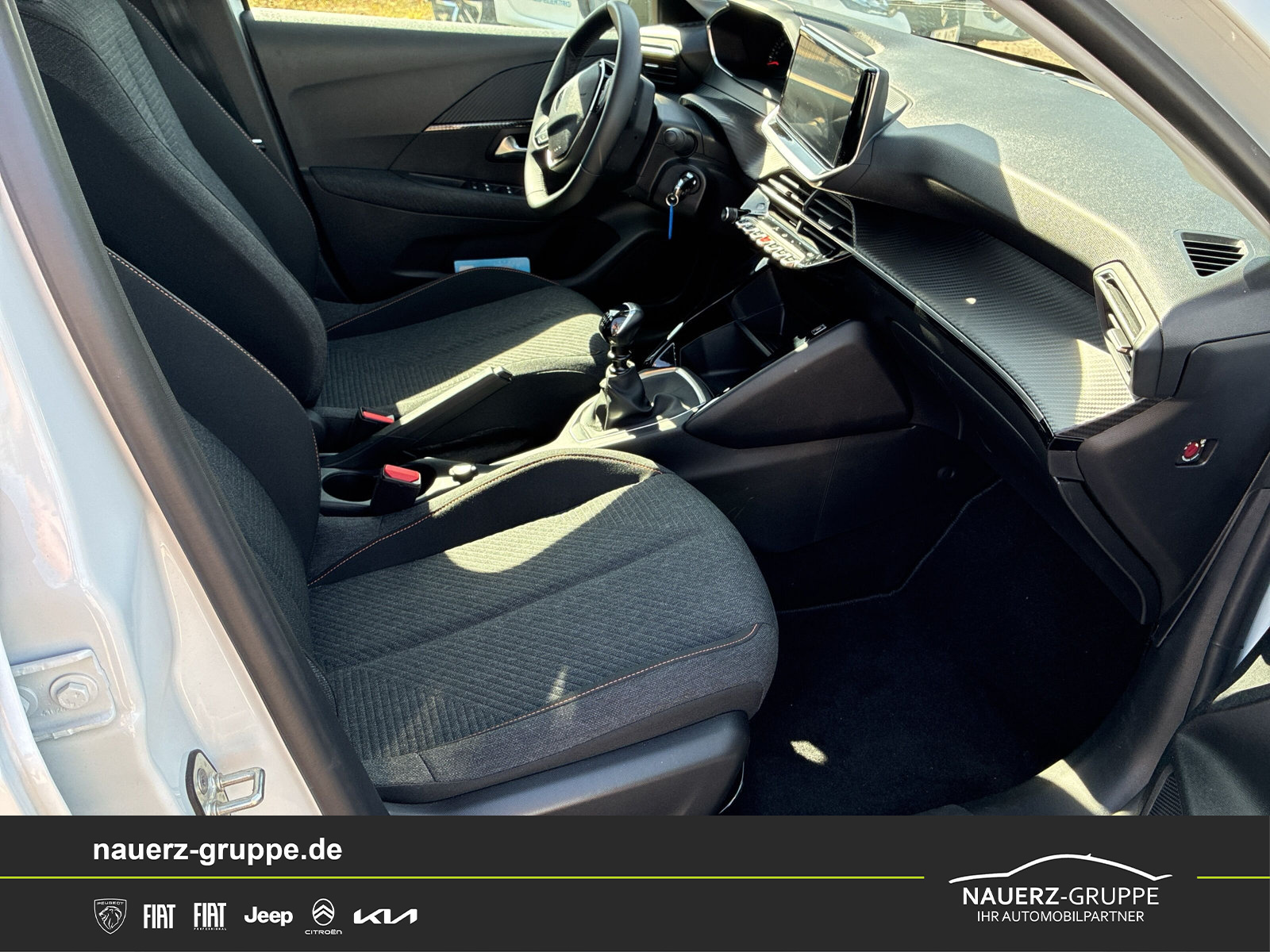 Fahrzeugabbildung Peugeot 208 Style PureTech 100