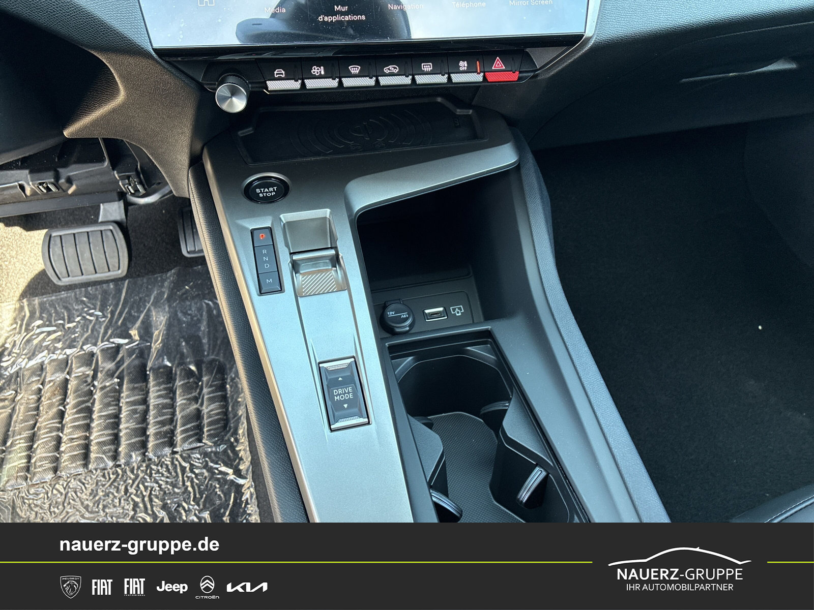 Fahrzeugabbildung Peugeot 308 SW Allure Blue HDi 130 - mit KI generiert/bearbeitet