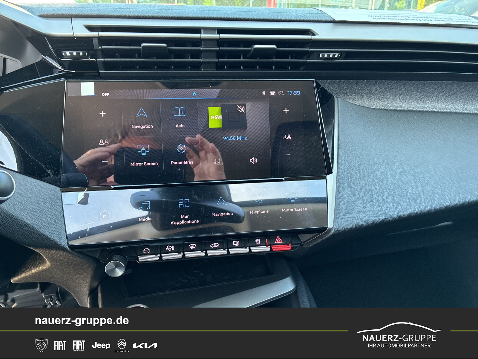 Fahrzeugabbildung Peugeot 308 SW Allure Blue HDi 130 - mit KI generiert/bearbeitet