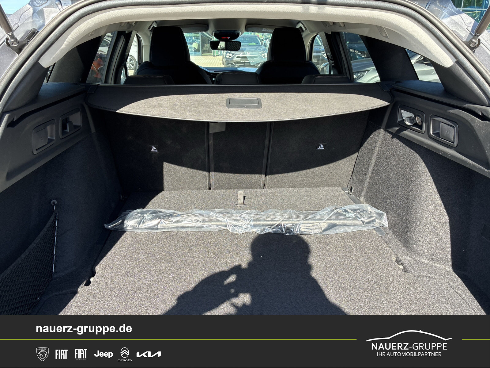 Fahrzeugabbildung Peugeot 308 SW Allure Blue HDi 130 - mit KI generiert/bearbeitet
